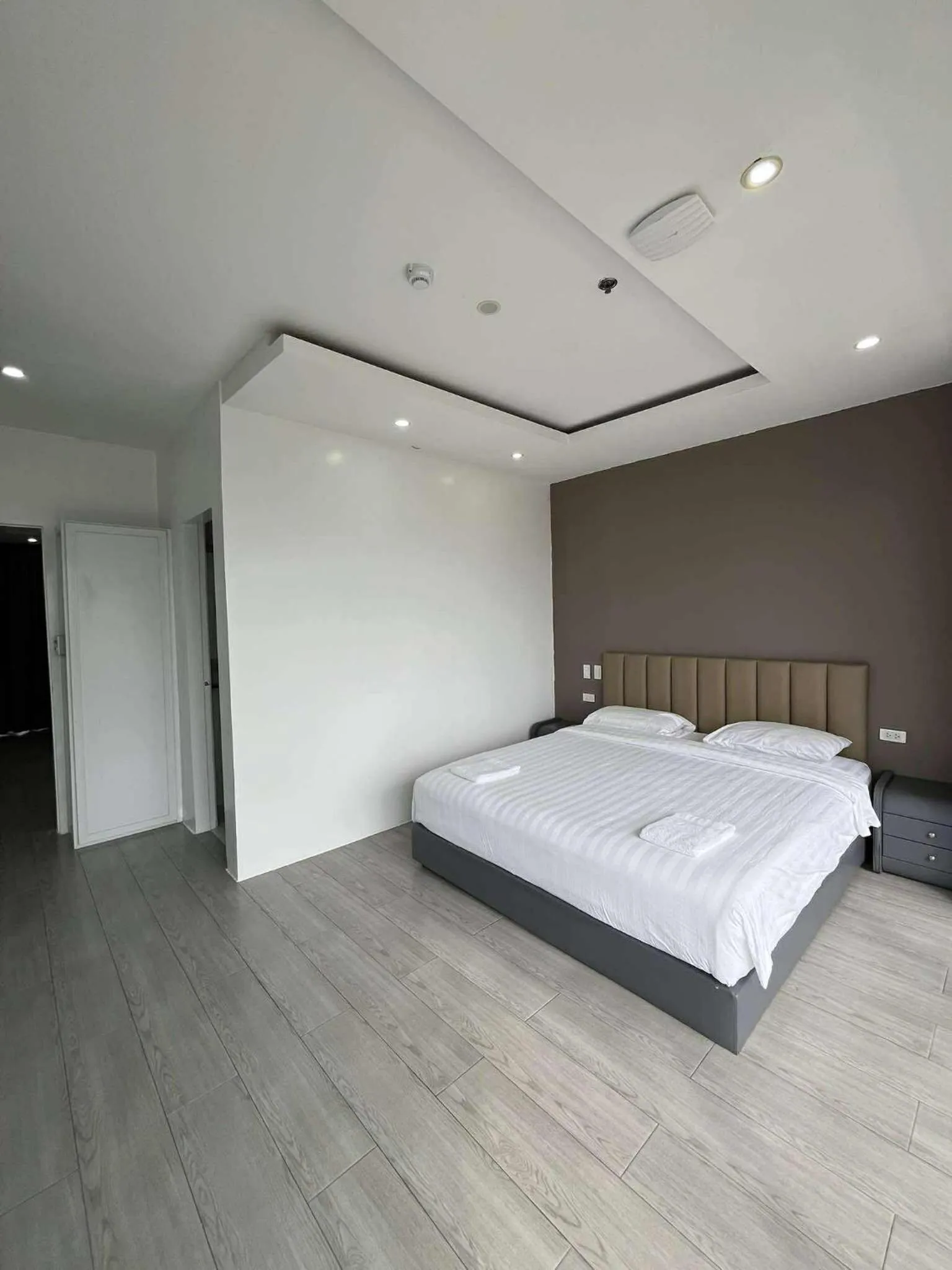 Bed in Chequers Suites Subic Bay