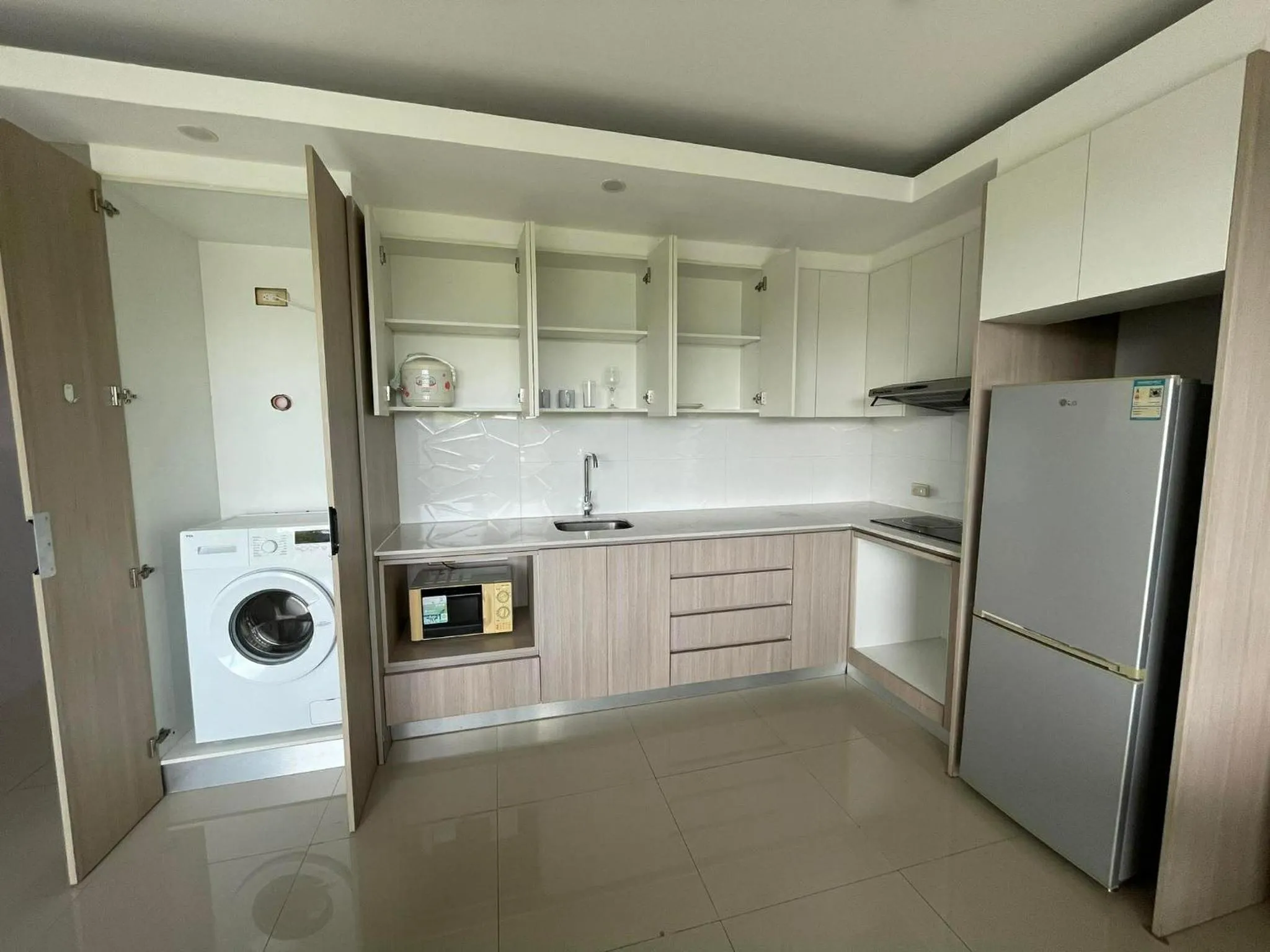 Kitchen or kitchenette in Chequers Suites Subic Bay