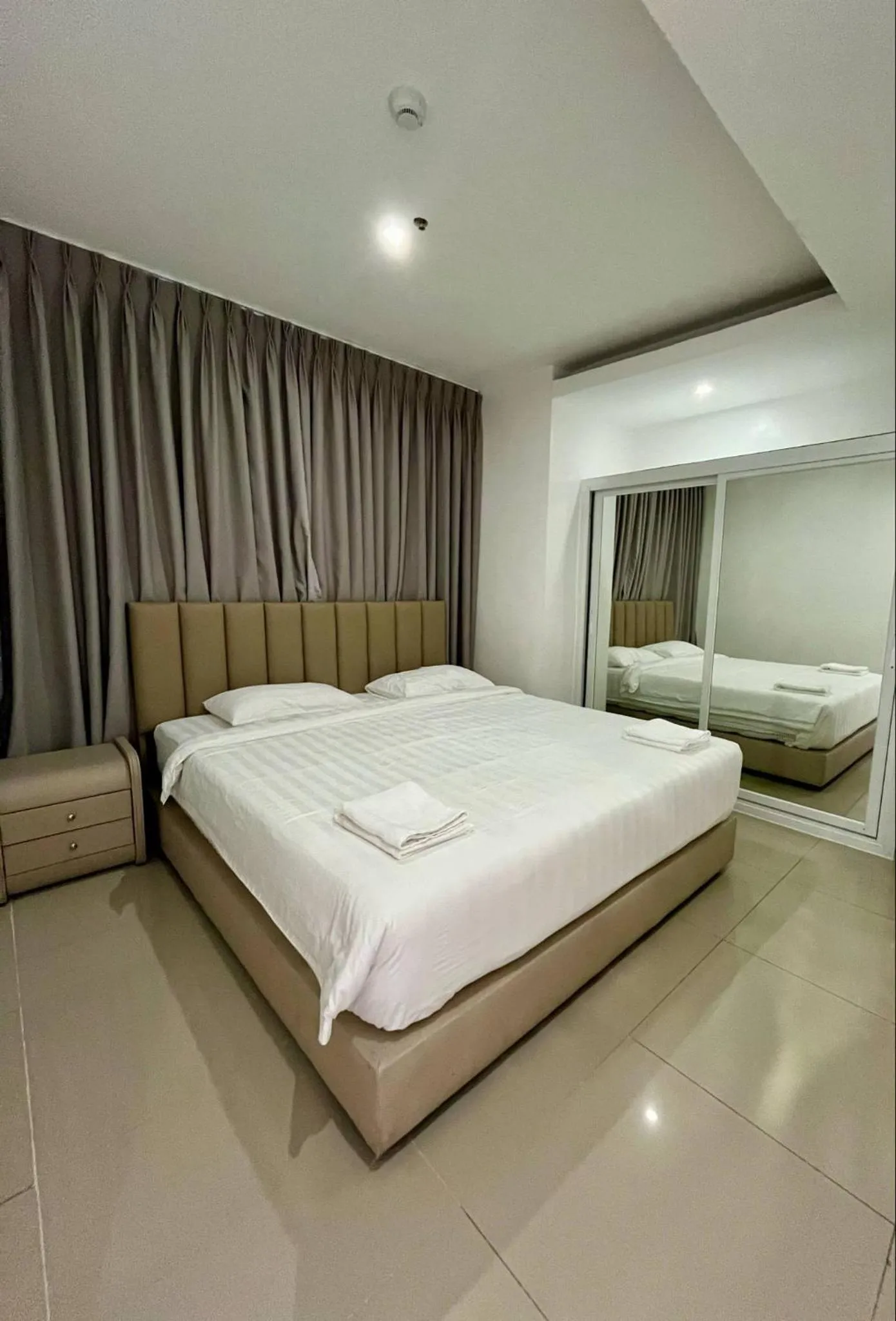 Bed in Chequers Suites Subic Bay