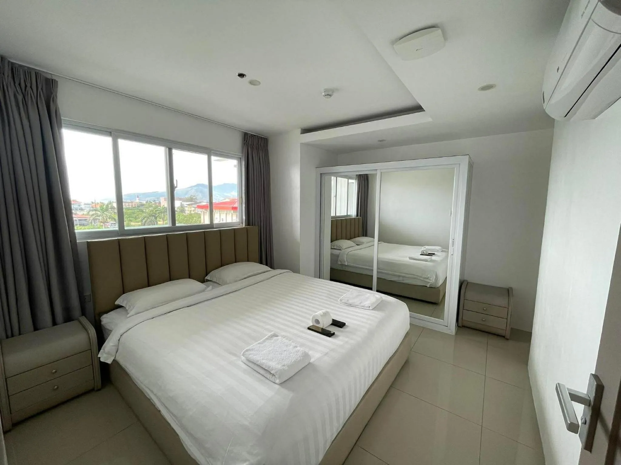 Bedroom, Bed in Chequers Suites Subic Bay