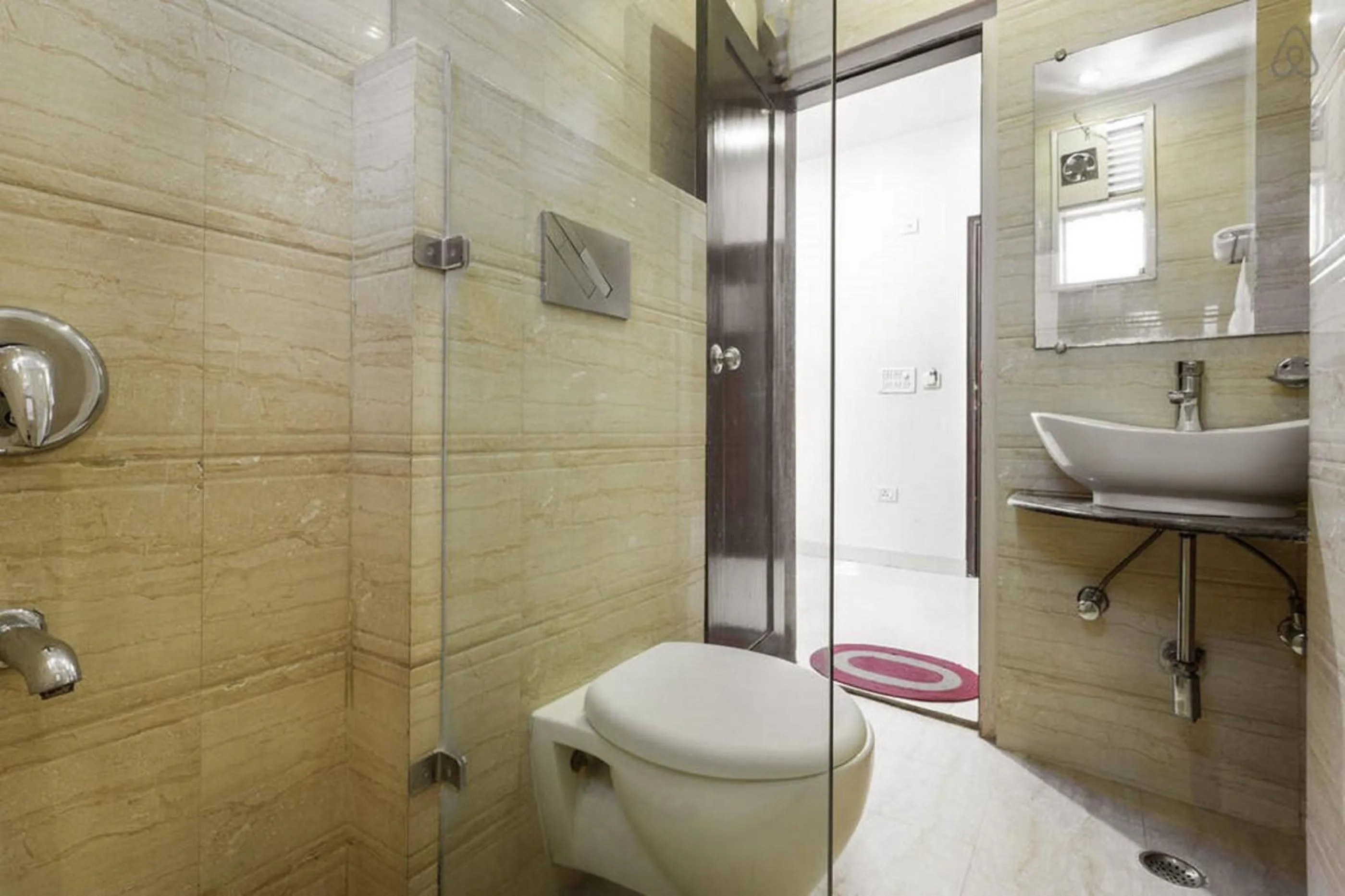 Bathroom in Amax Inn