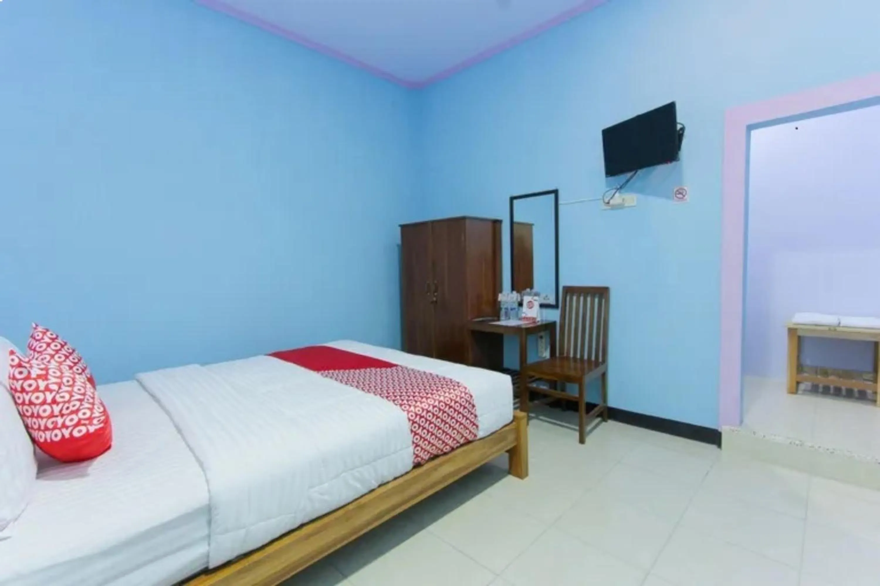 Bedroom in Hotel O Asipra House