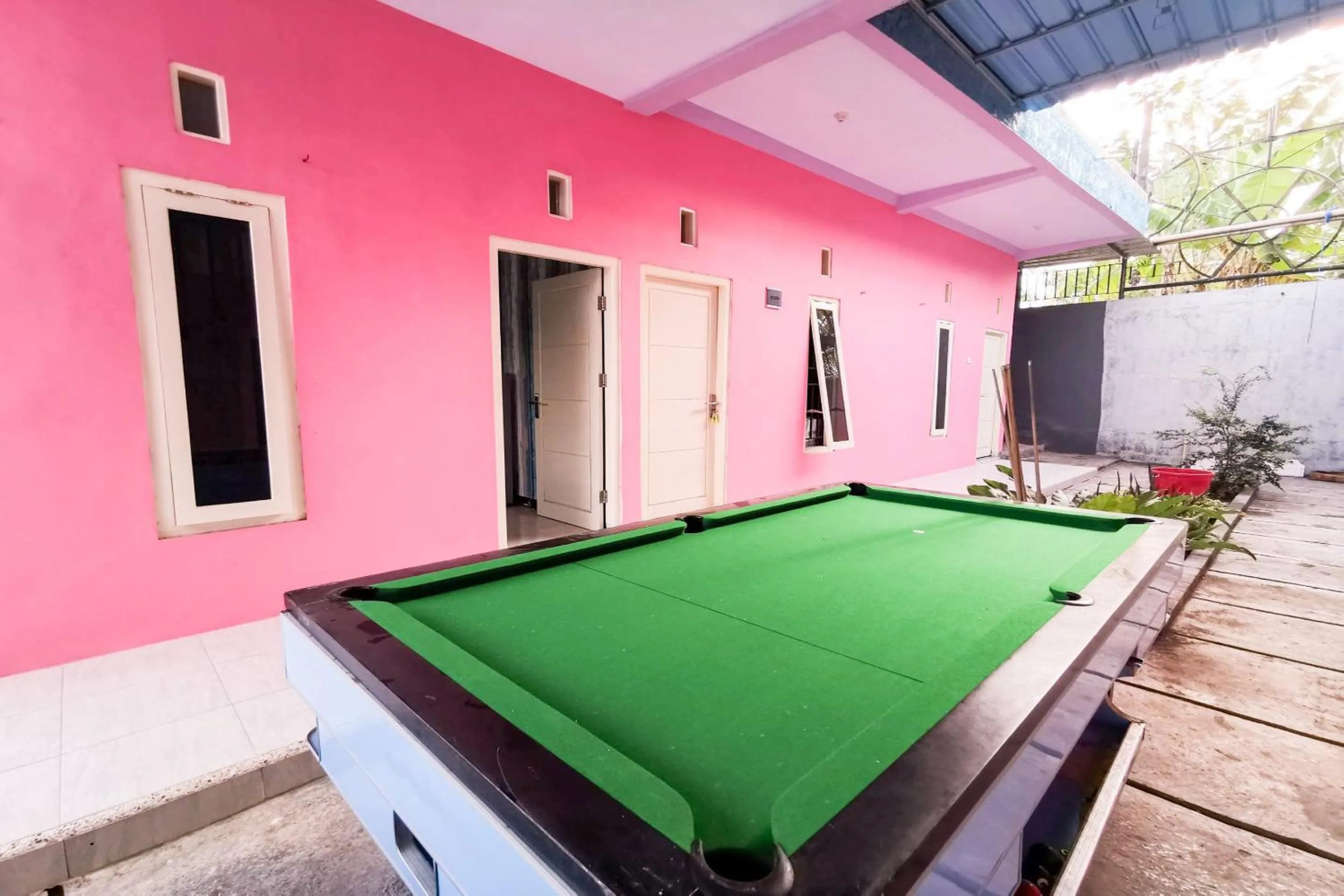 Entertainment in Hotel O Asipra House