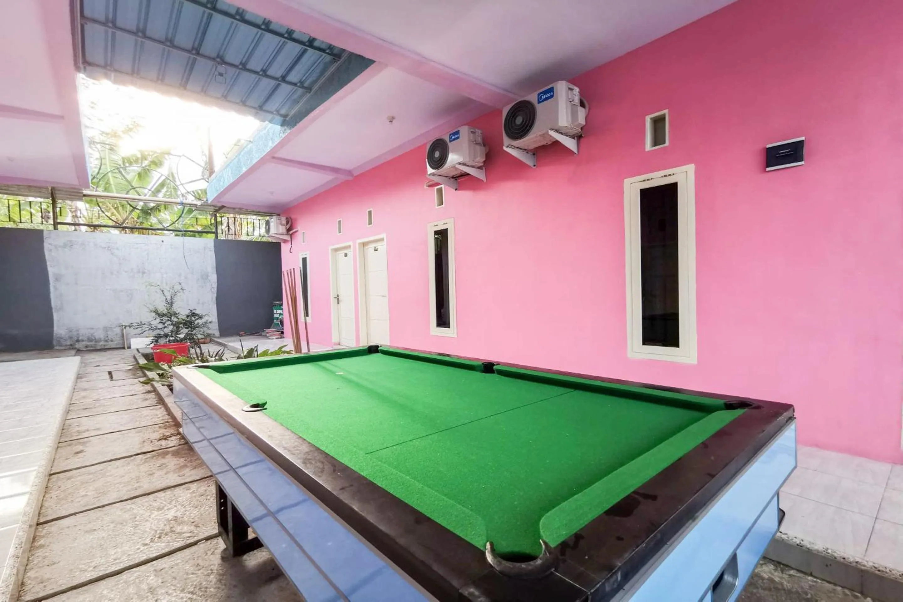 Entertainment in Hotel O Asipra House