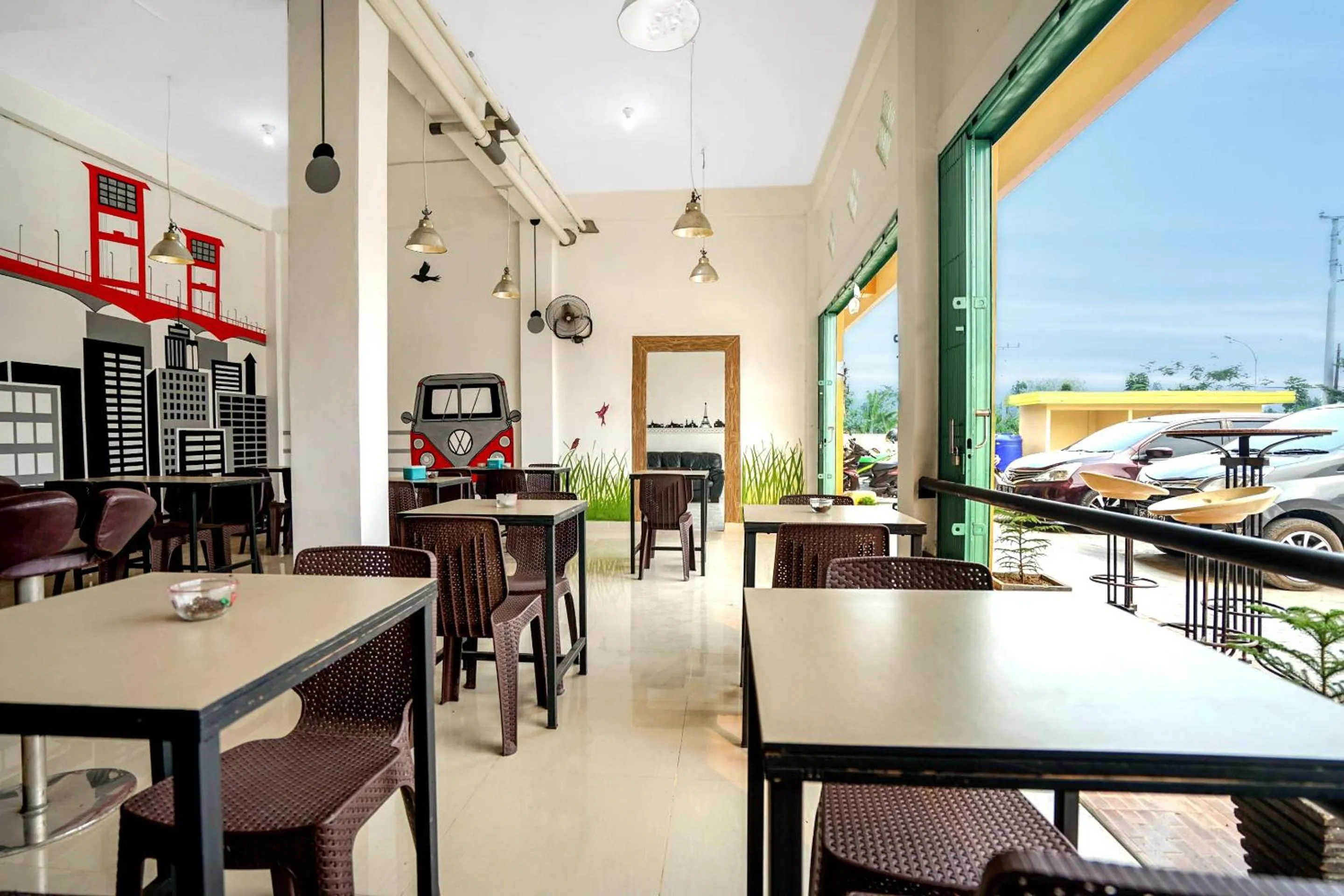 Restaurant/places to eat in OYO Life 1299 Balcony Orange Homestay