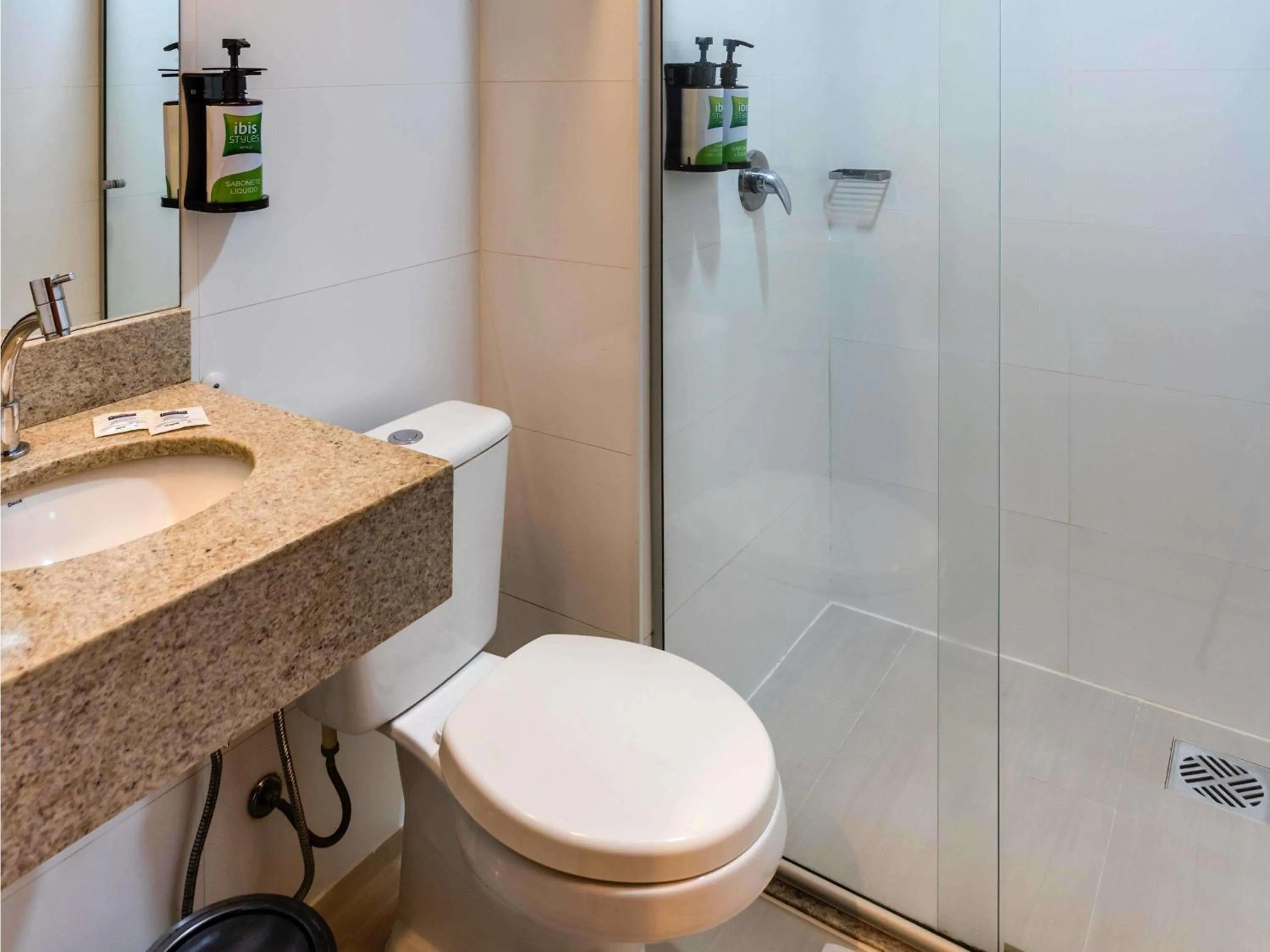 Bedroom in Ibis Styles Belém Hangar