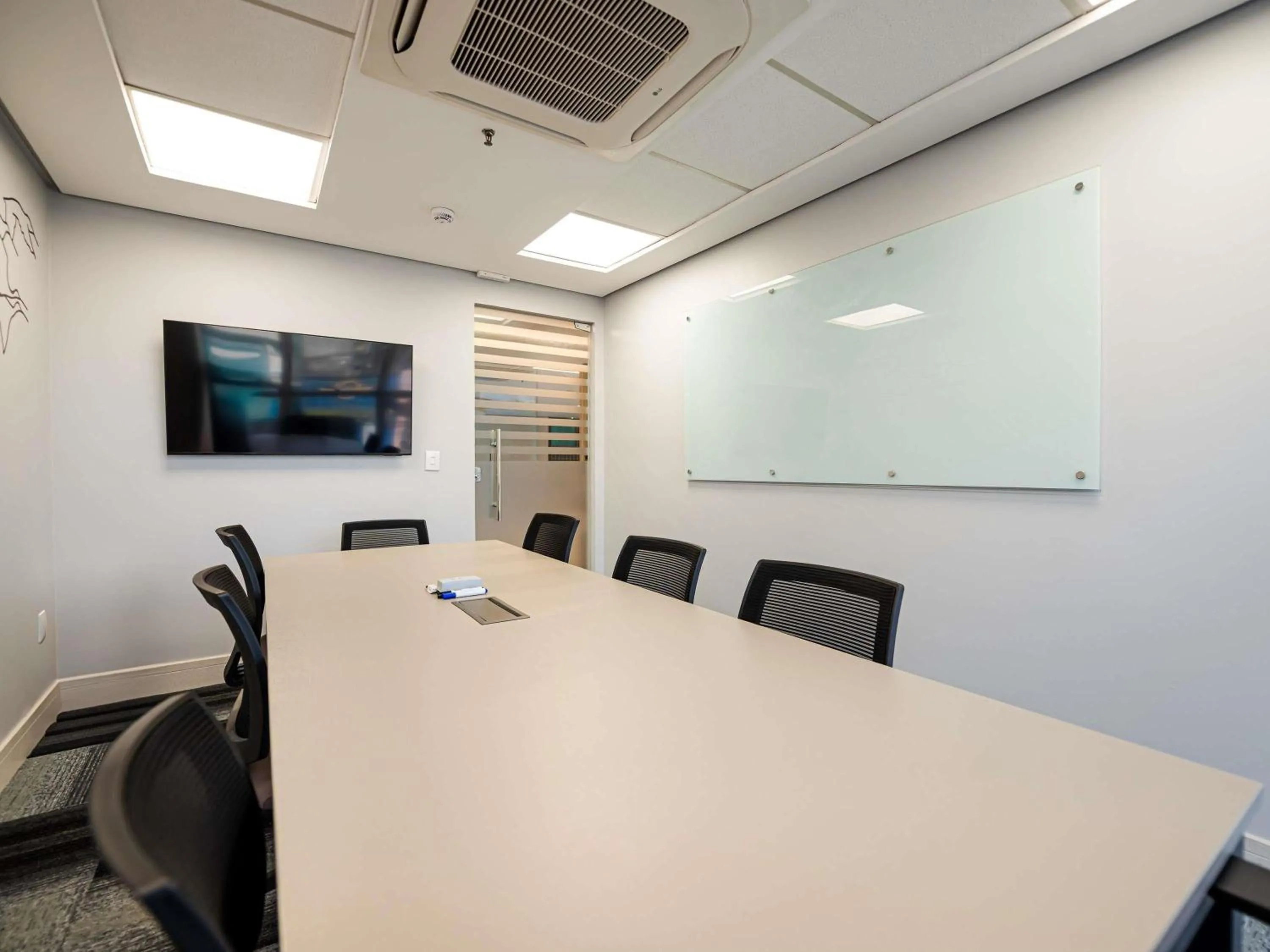 Meeting/conference room in Ibis Styles Belém Hangar