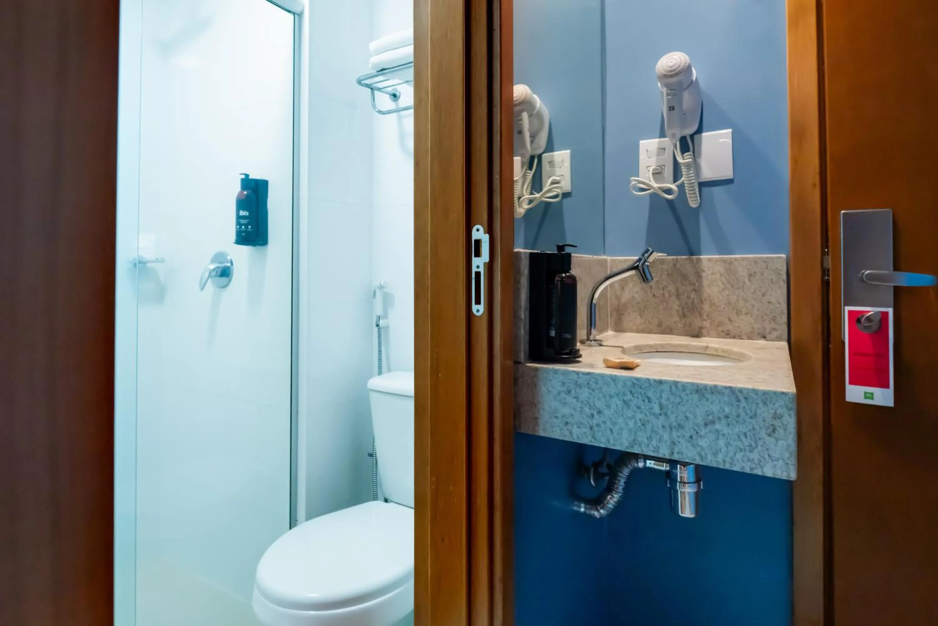 Bathroom in Ibis Styles Belém Hangar