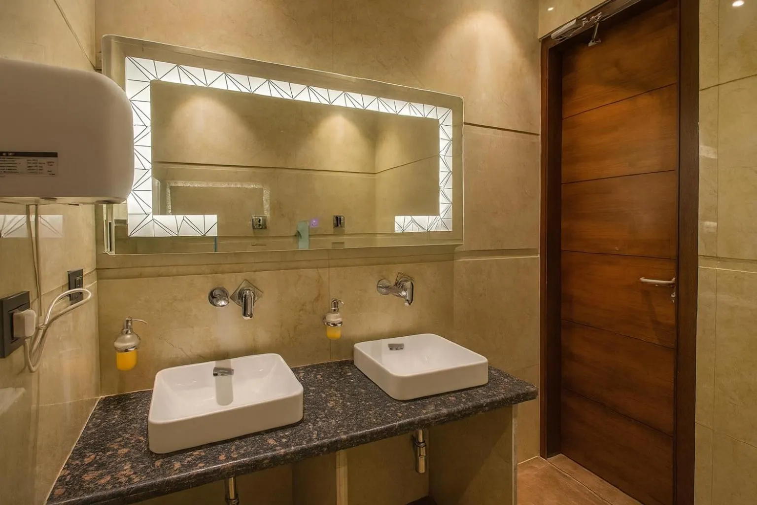 Bathroom in HOTEL TEN SQUARE - 5 Minutes from The Taj Mahal