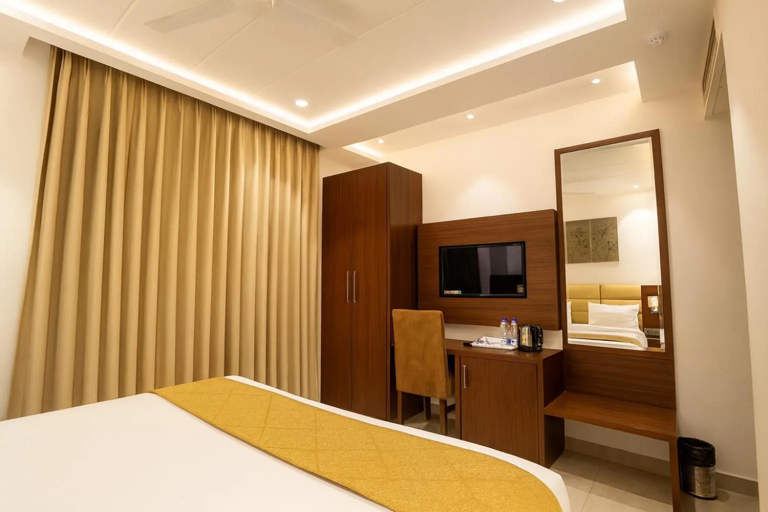 Bed in HOTEL TEN SQUARE - 5 Minutes from The Taj Mahal