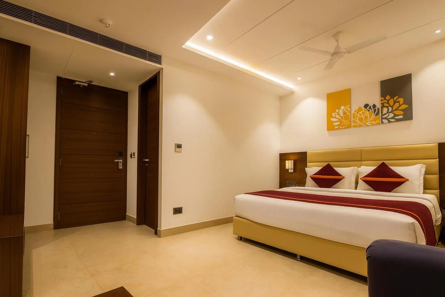 Bed in HOTEL TEN SQUARE - 5 Minutes from The Taj Mahal