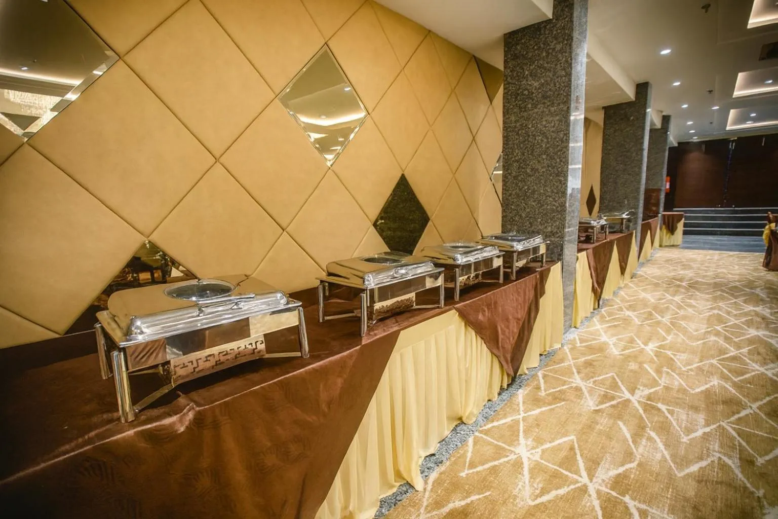 Restaurant/places to eat in HOTEL TEN SQUARE - 5 Minutes from The Taj Mahal