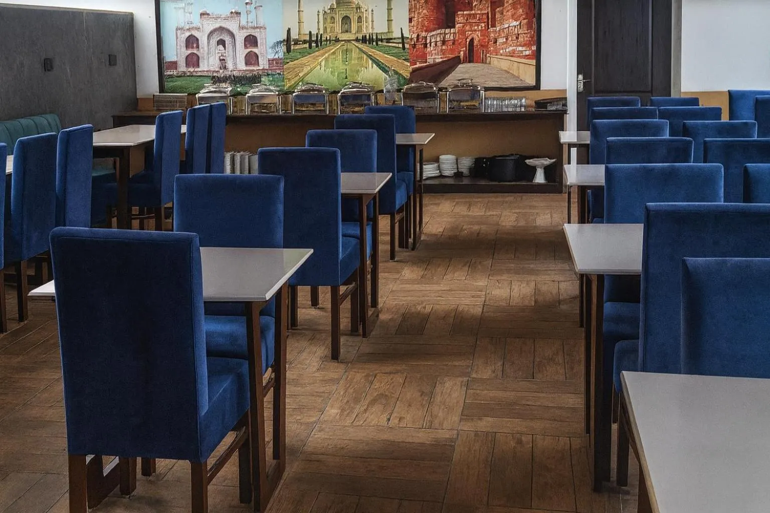 Restaurant/places to eat in HOTEL TEN SQUARE - 5 Minutes from The Taj Mahal