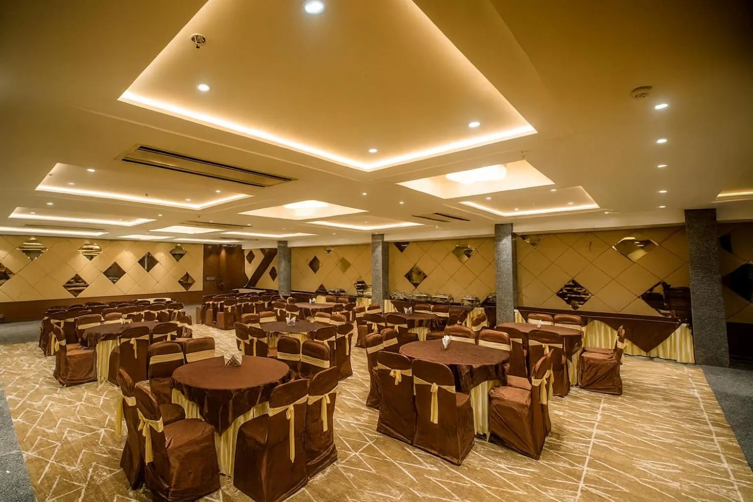 Restaurant/places to eat in HOTEL TEN SQUARE - 5 Minutes from The Taj Mahal