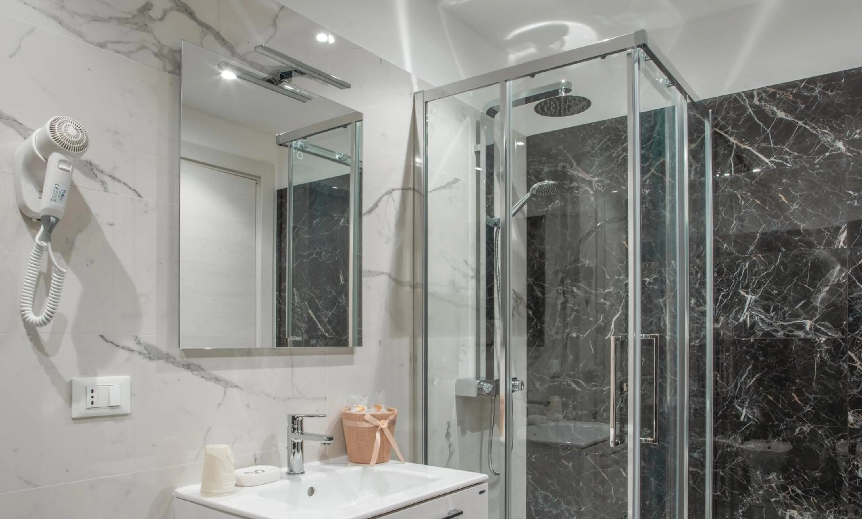 Bathroom in Mediterraneo Palace Luxury Affittacamere