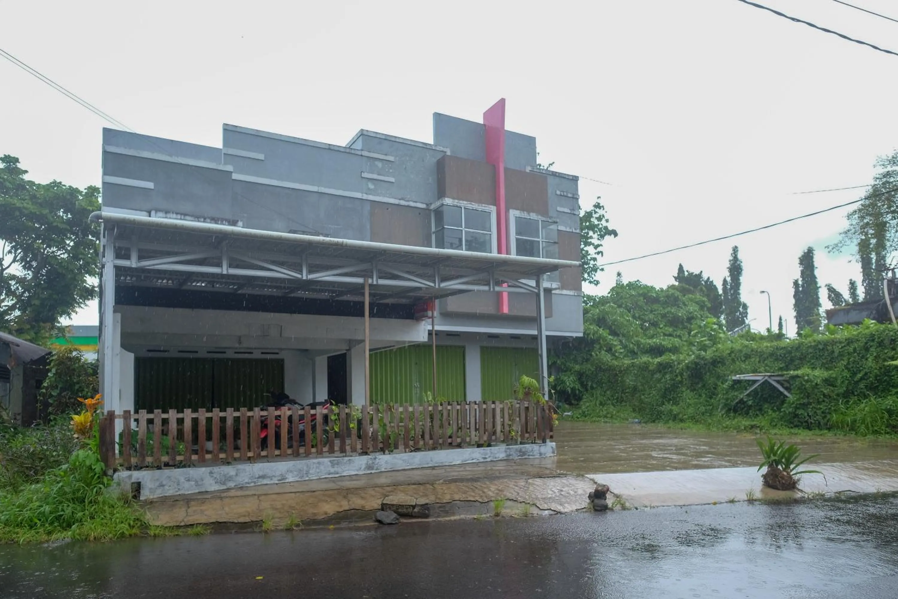 Property building in RedDoorz at Lapangan Bandara Sam Ratulangi Manado