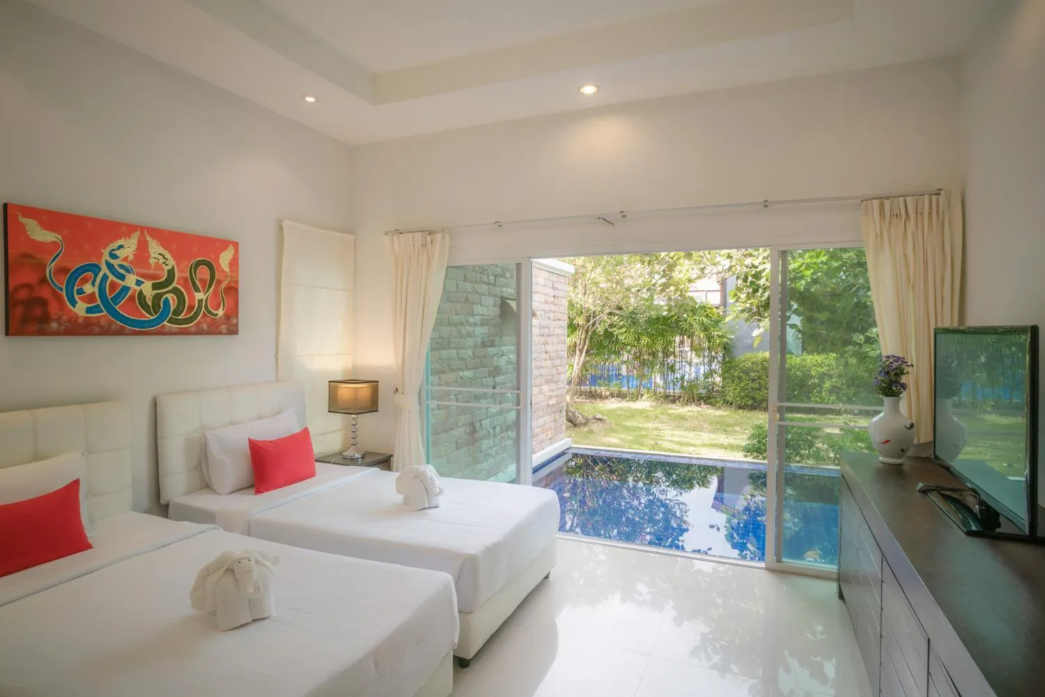 Photo of the whole room, Bed in Layantara Villas