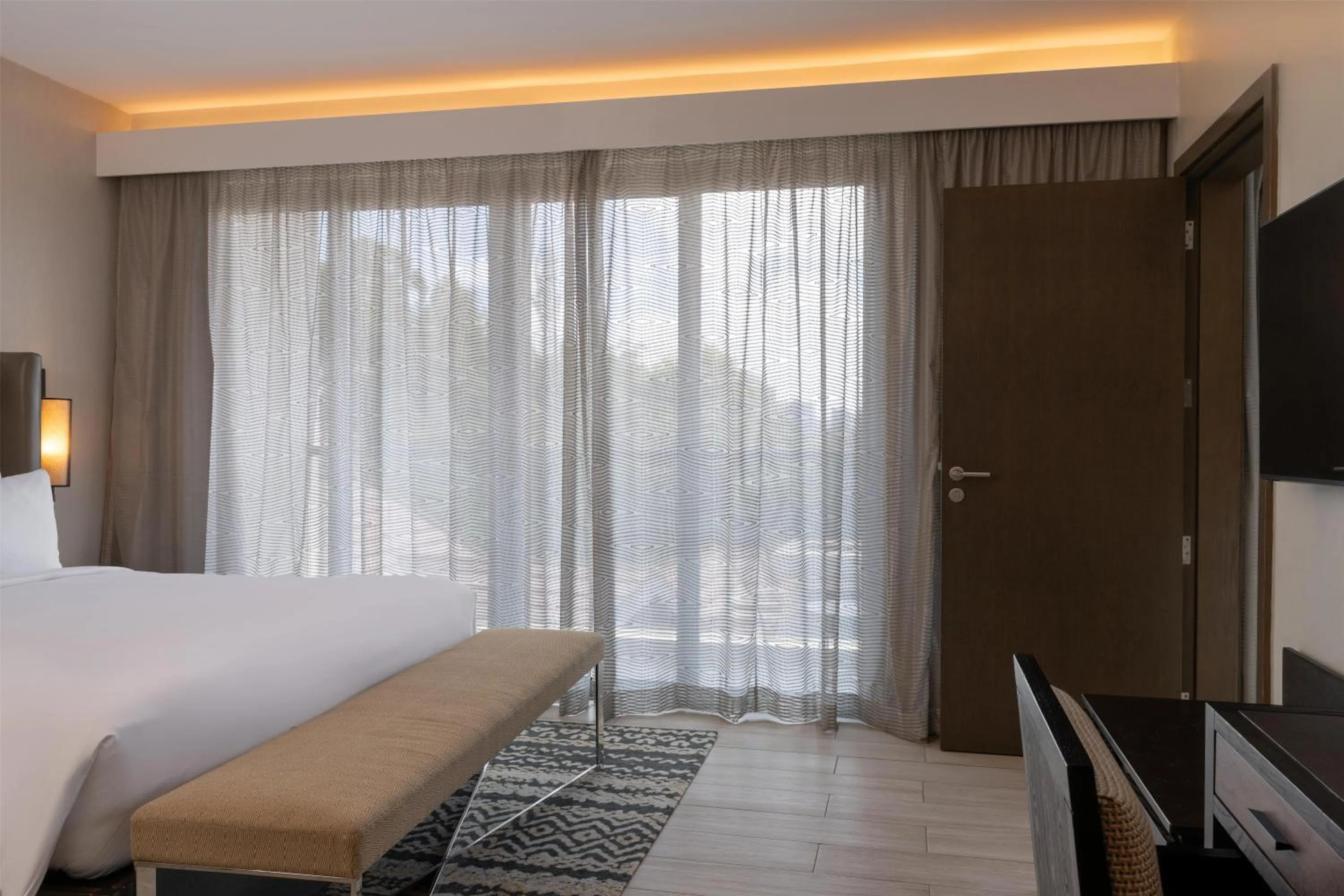 Photo of the whole room, Bed in Radisson Blu Hotel & Residence Nairobi Arboretum