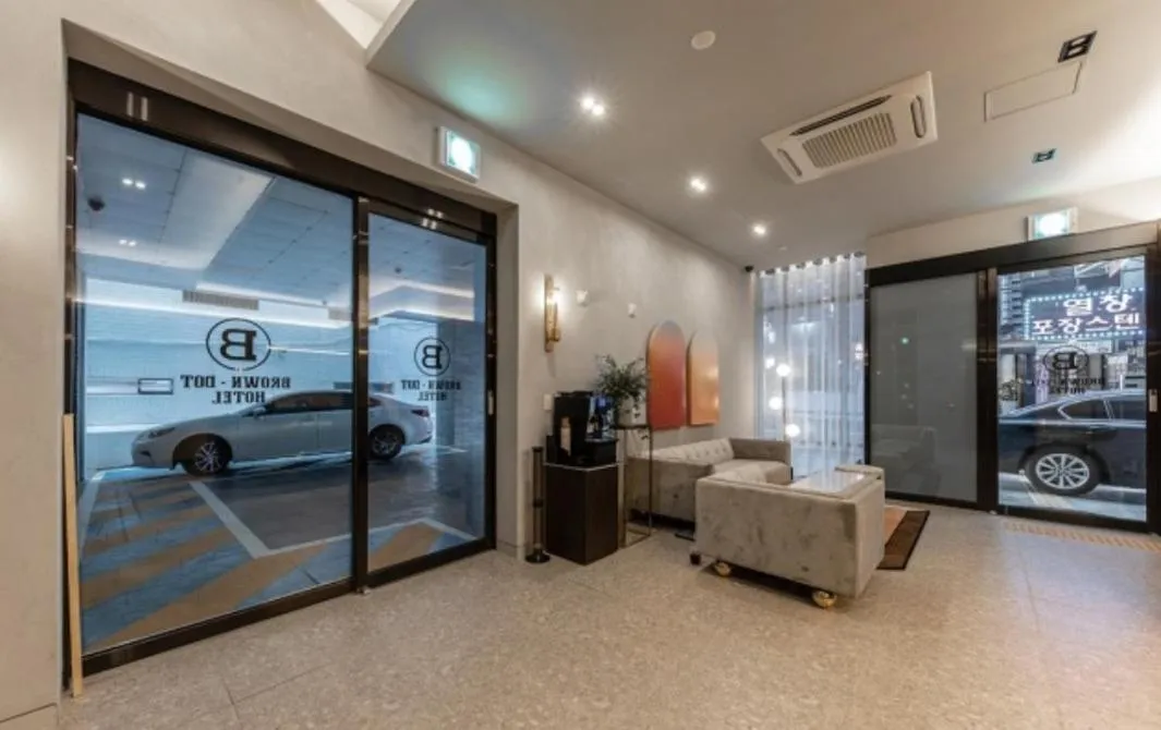 Property building in Brown Dot Hotel Deokcheon
