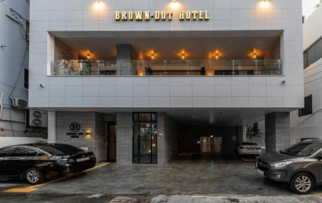 Property building in Brown Dot Hotel Deokcheon