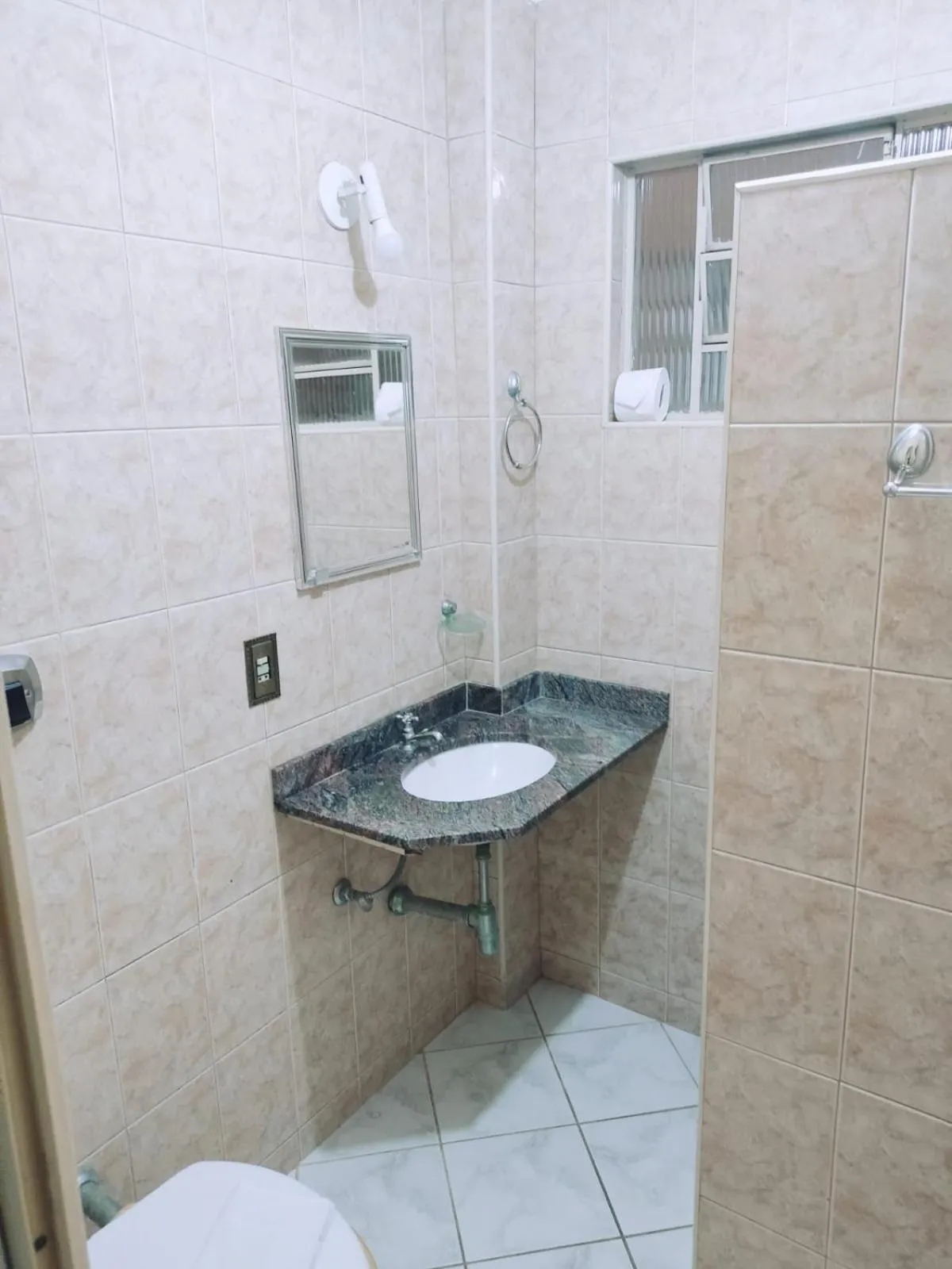 Shower in Grande Hotel Bragança