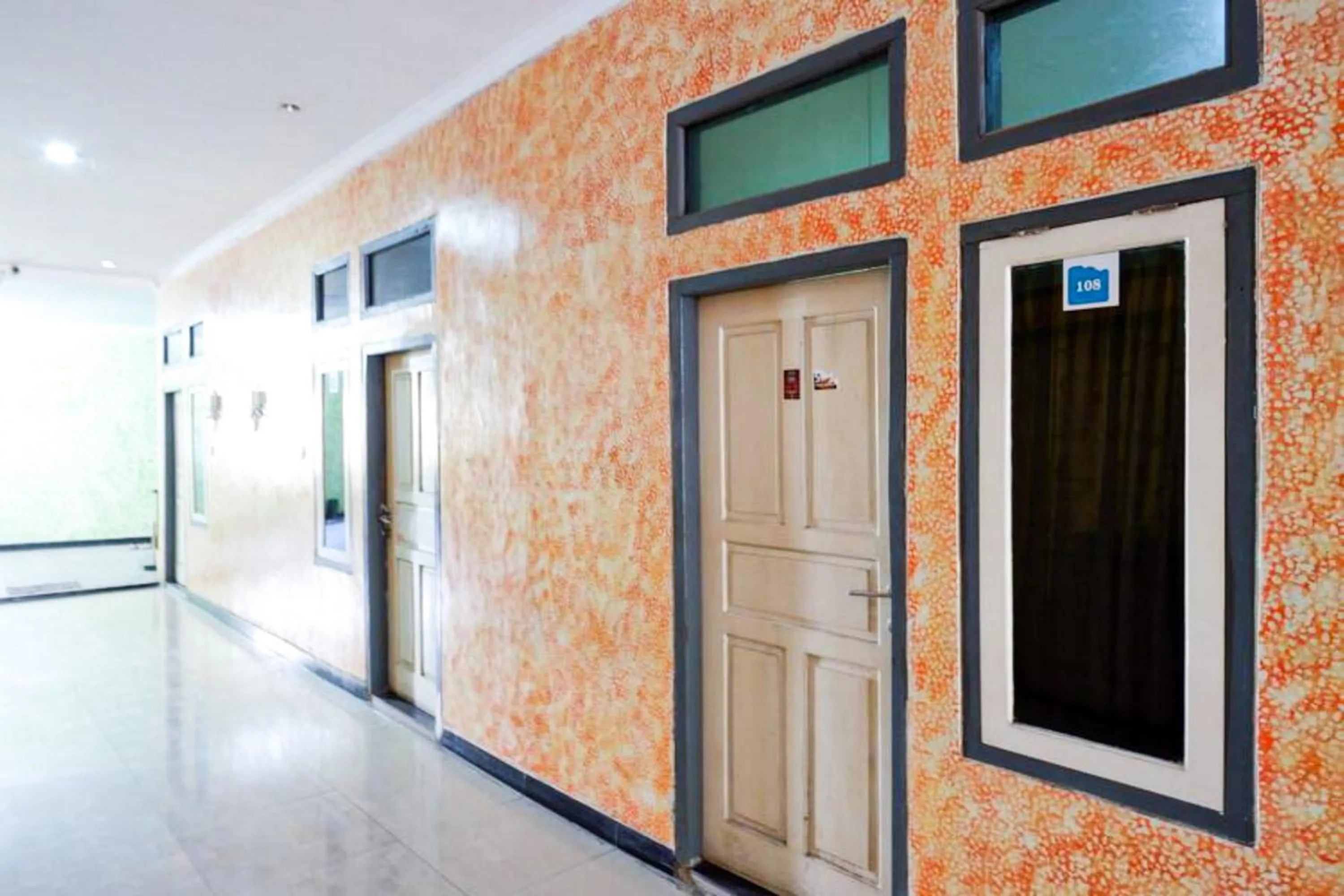 Property building in RedDoorz near GOR Wisanggeni