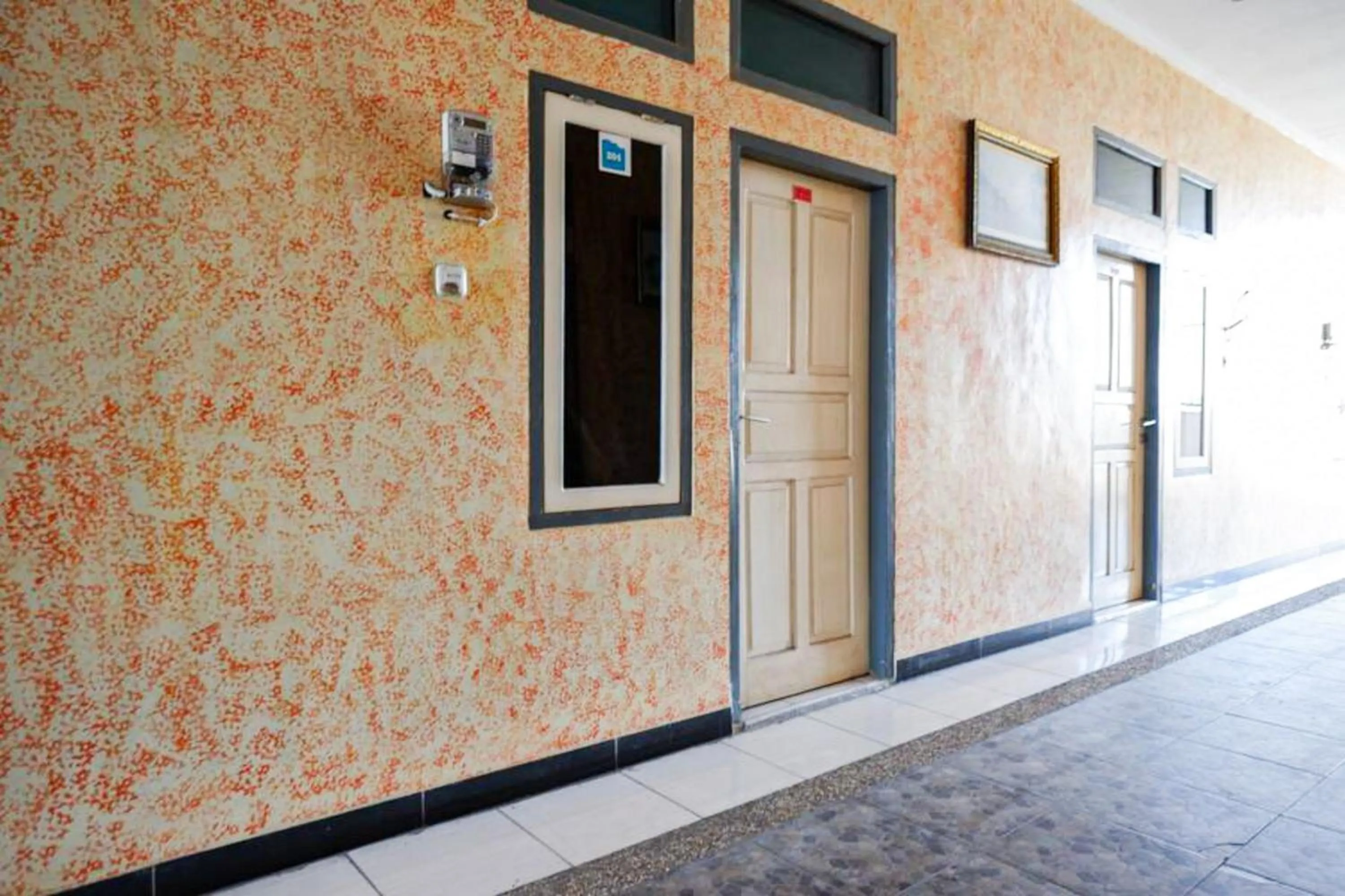 Property building in RedDoorz near GOR Wisanggeni