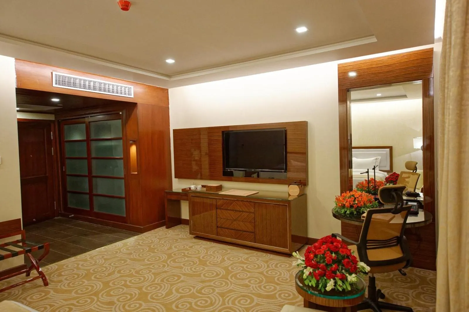 TV and multimedia in Royal Swiss Lahore