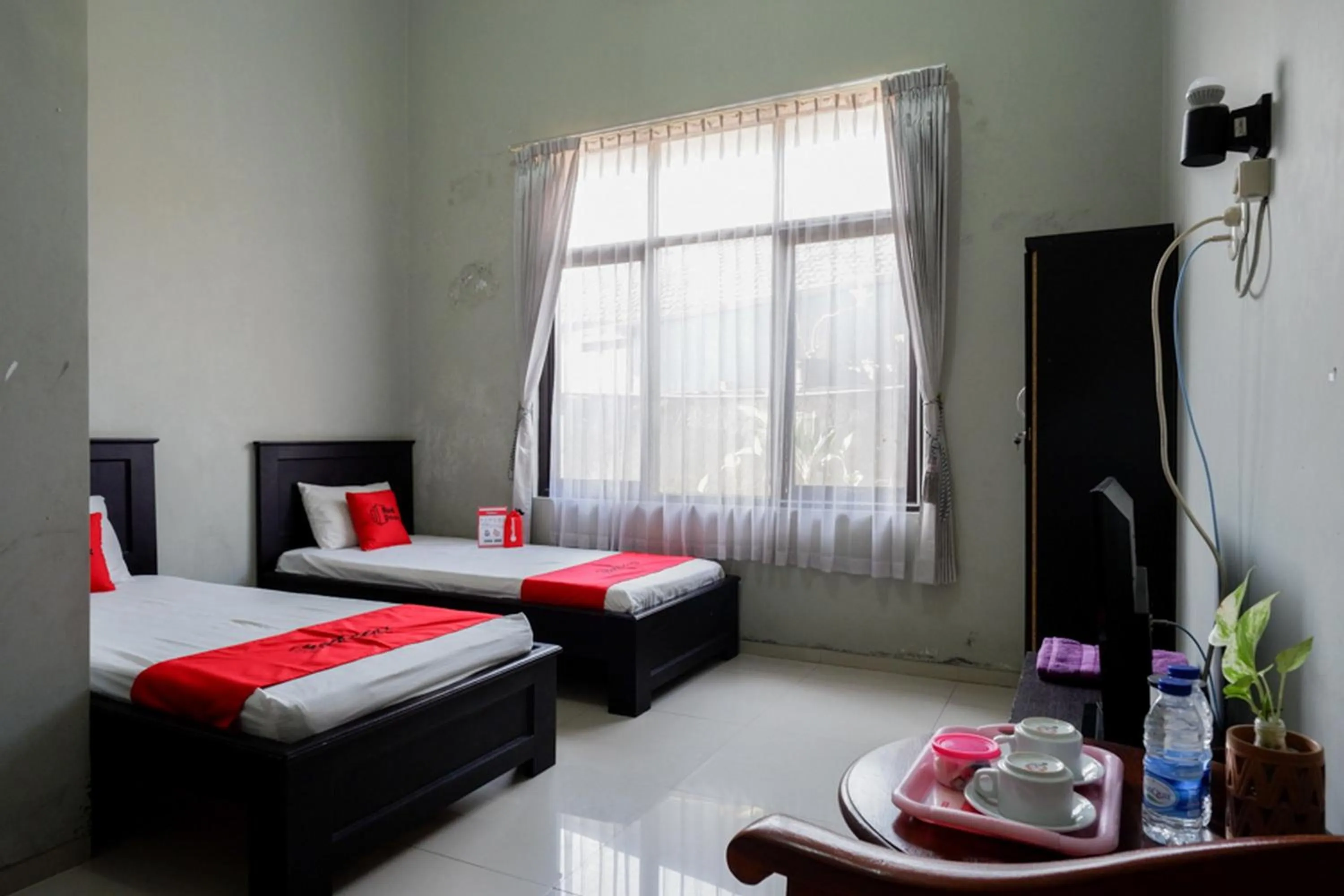Bedroom in RedDoorz Syariah near Menara Kudus
