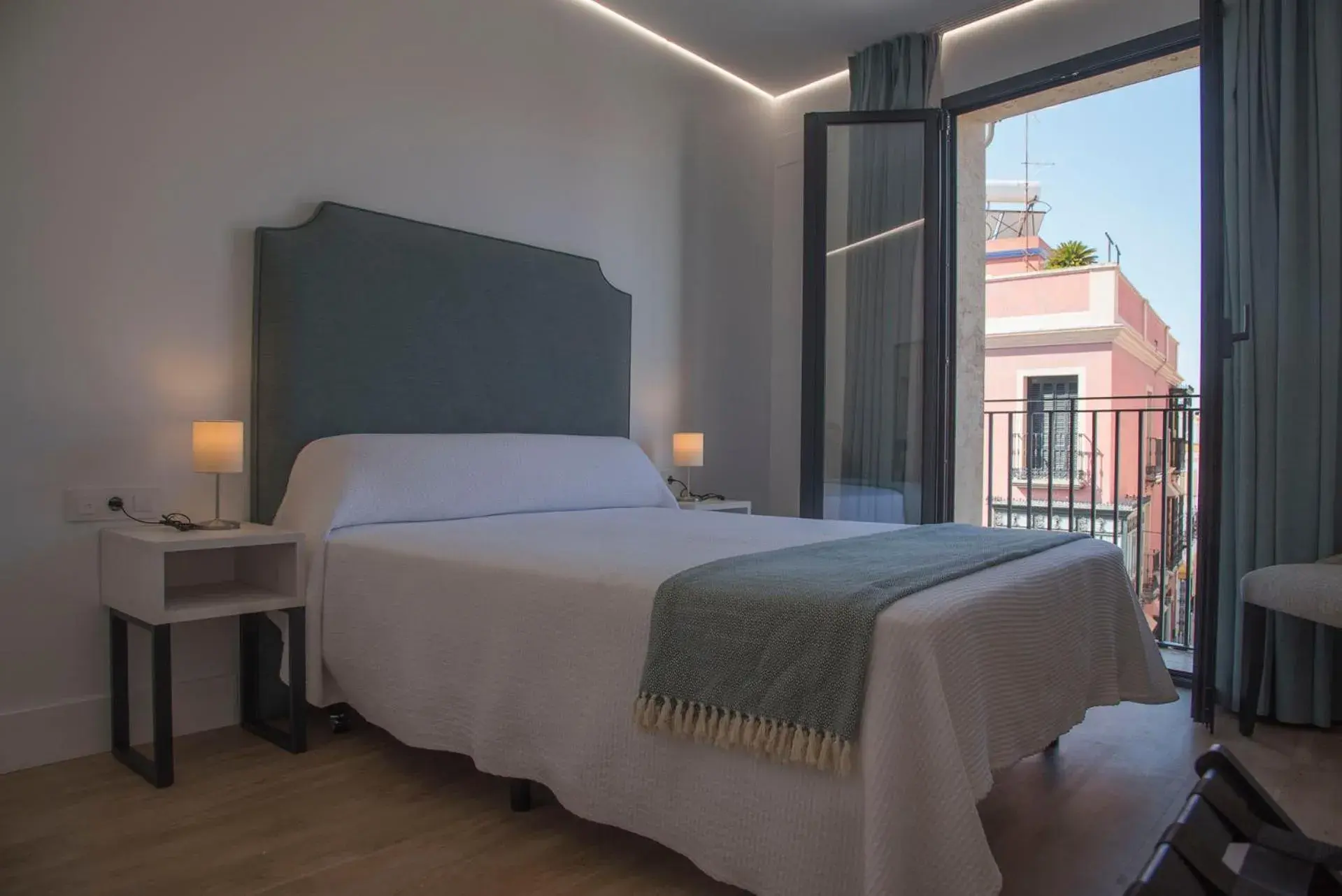 Double Room with Balcony - single occupancy in gm hotel Double Room with Balcony - single occupancy in gm hotel