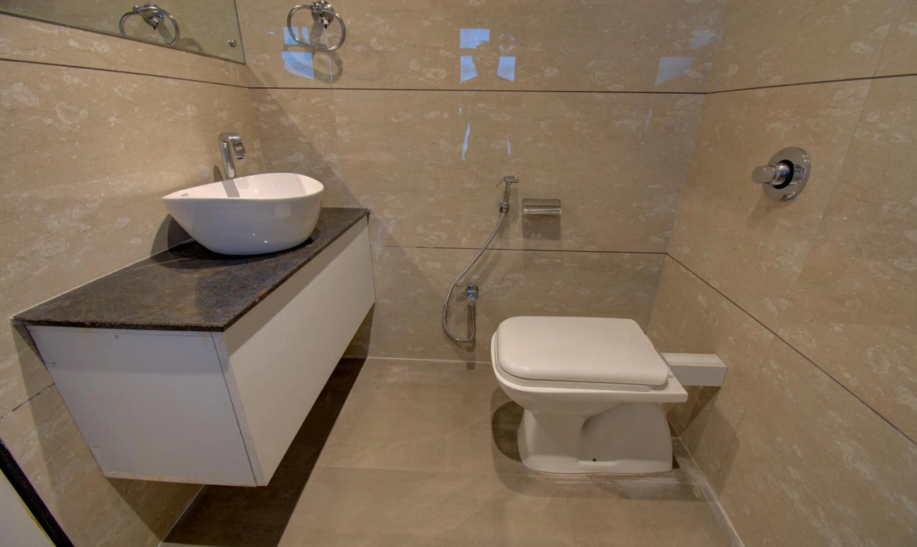 Hotel Amisha International