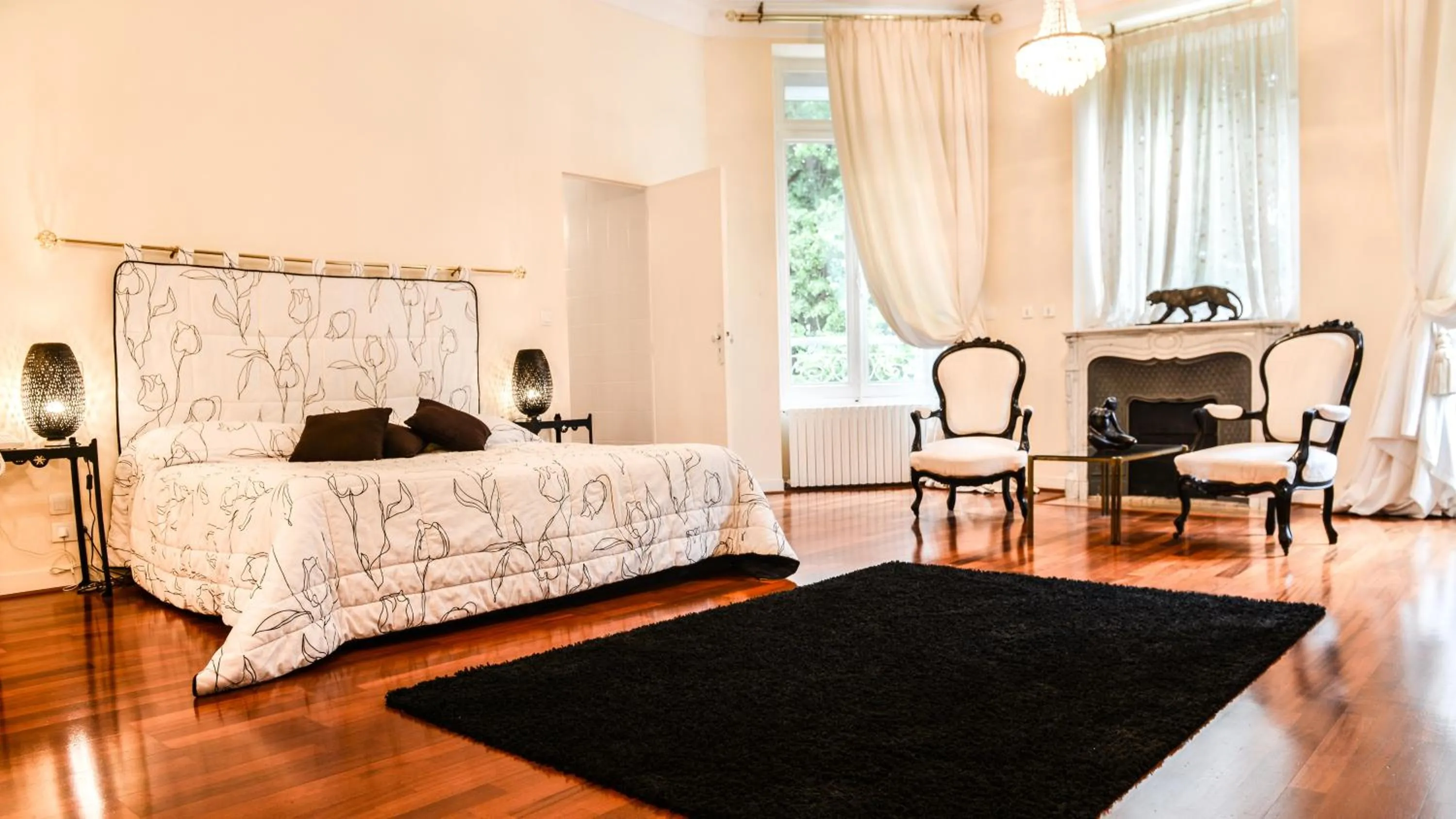 Photo of the whole room, Bed in Château de La Dame Blanche - Logis