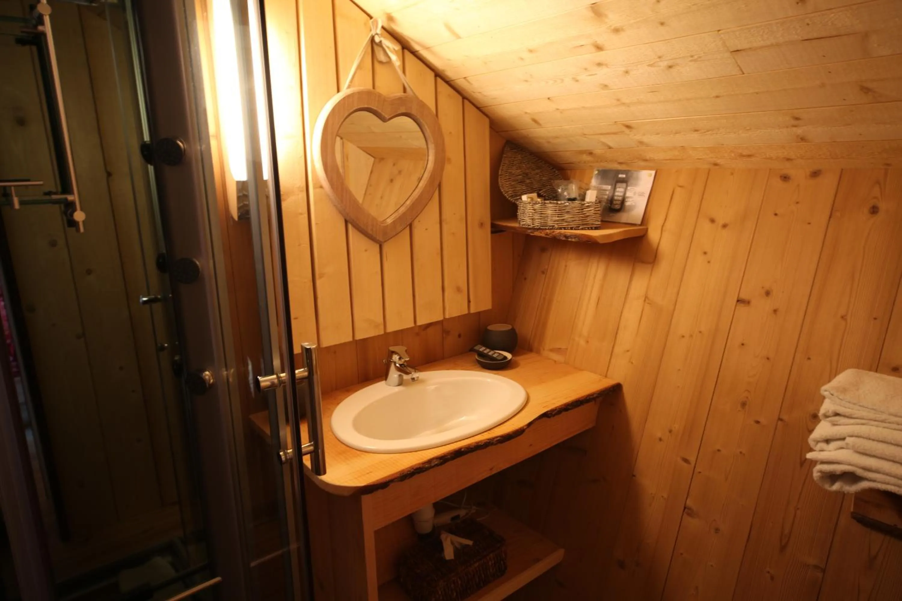 Bathroom in Château de La Dame Blanche - Logis