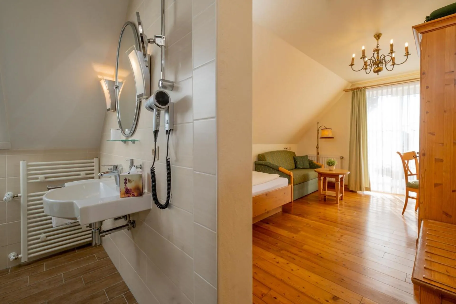 Bathroom, Bed in Harzhotel Zum Prinzen