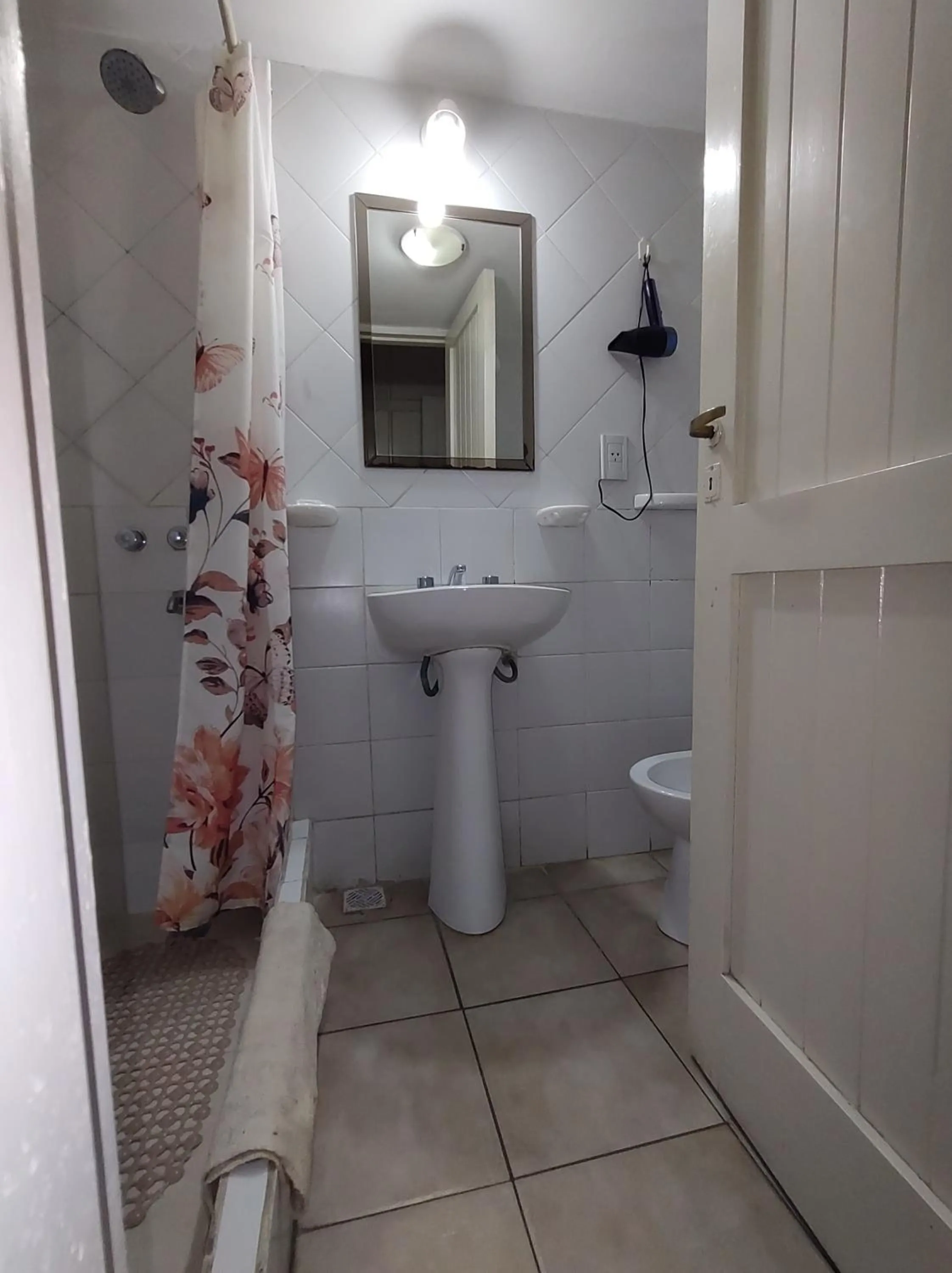 Shower in Plaza Milenium