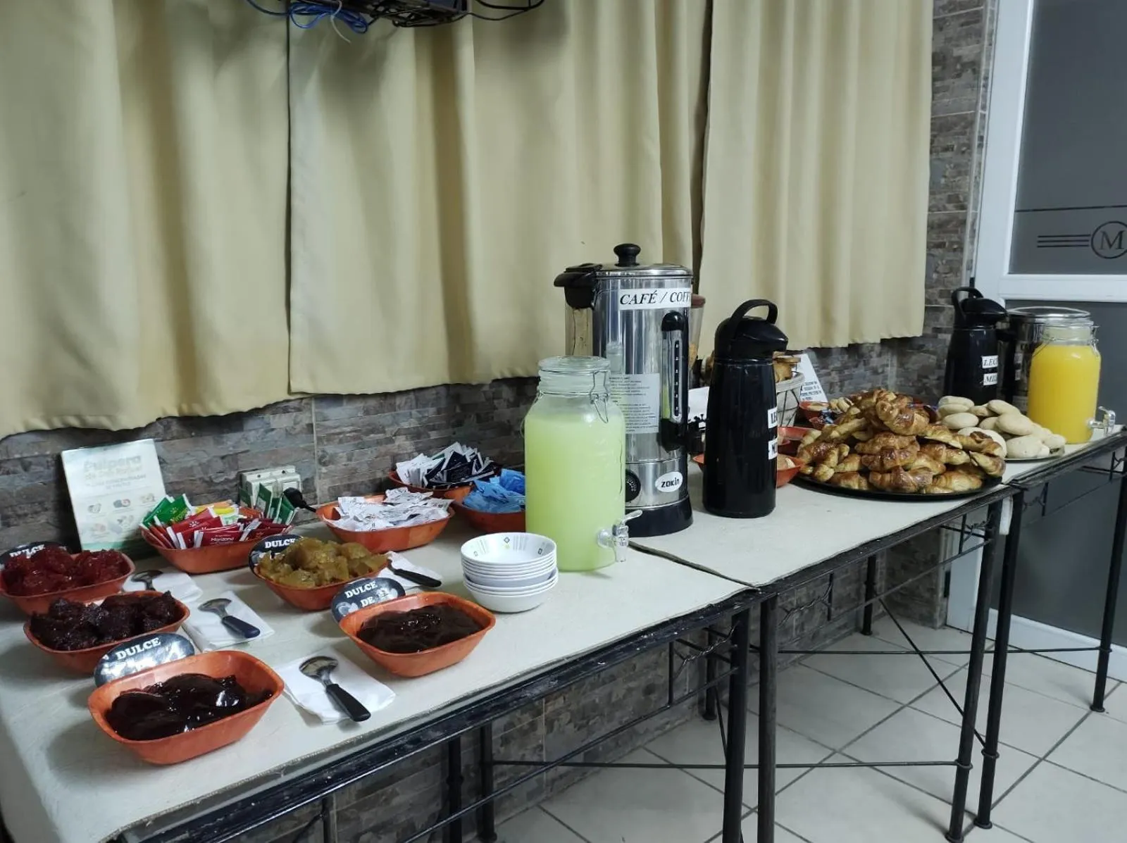 Breakfast in Plaza Milenium