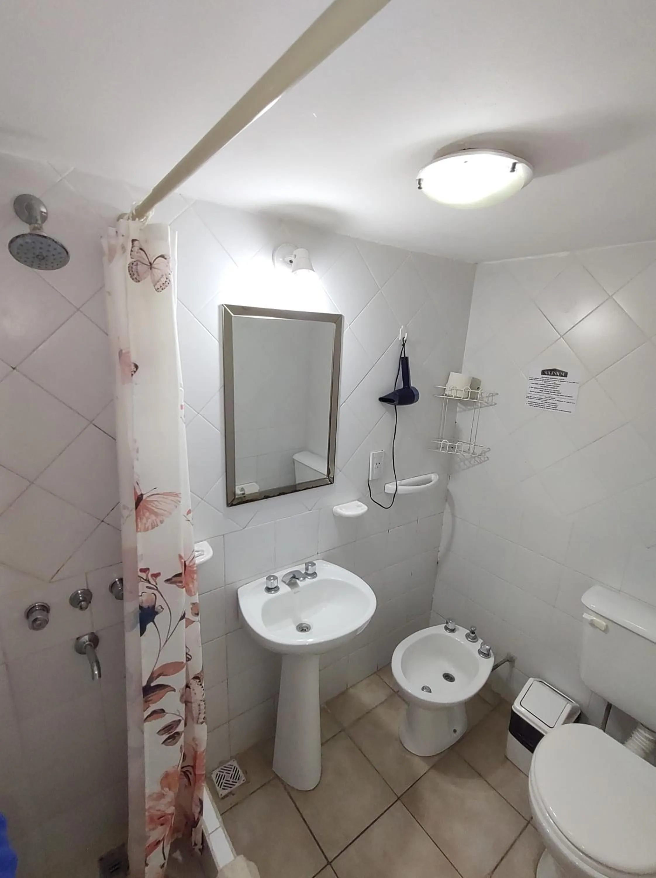 Shower in Plaza Milenium