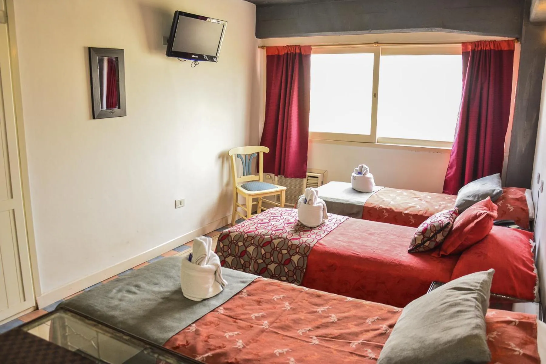 Photo of the whole room, Bed in Plaza Milenium