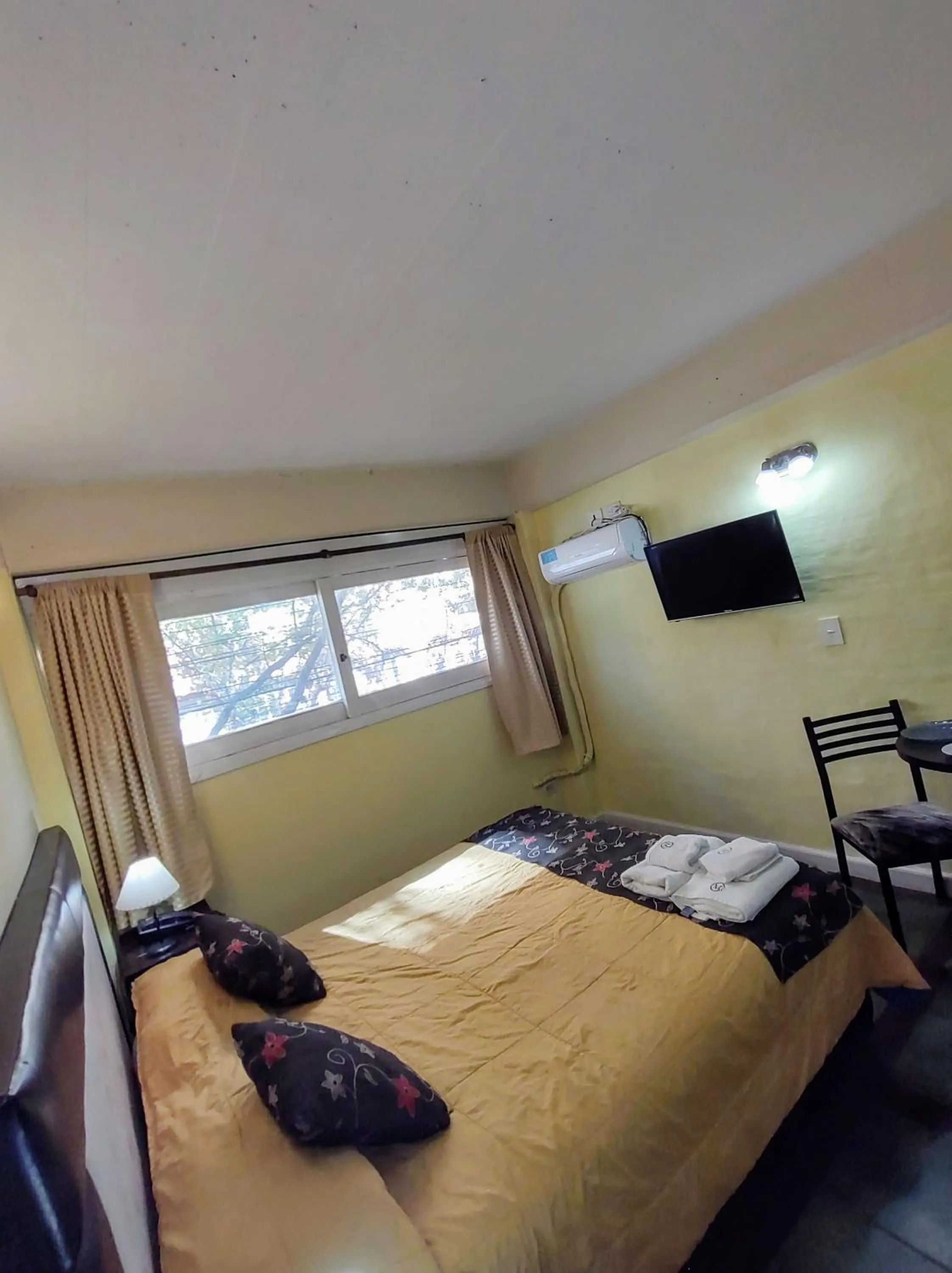 Photo of the whole room, Bed in Plaza Milenium