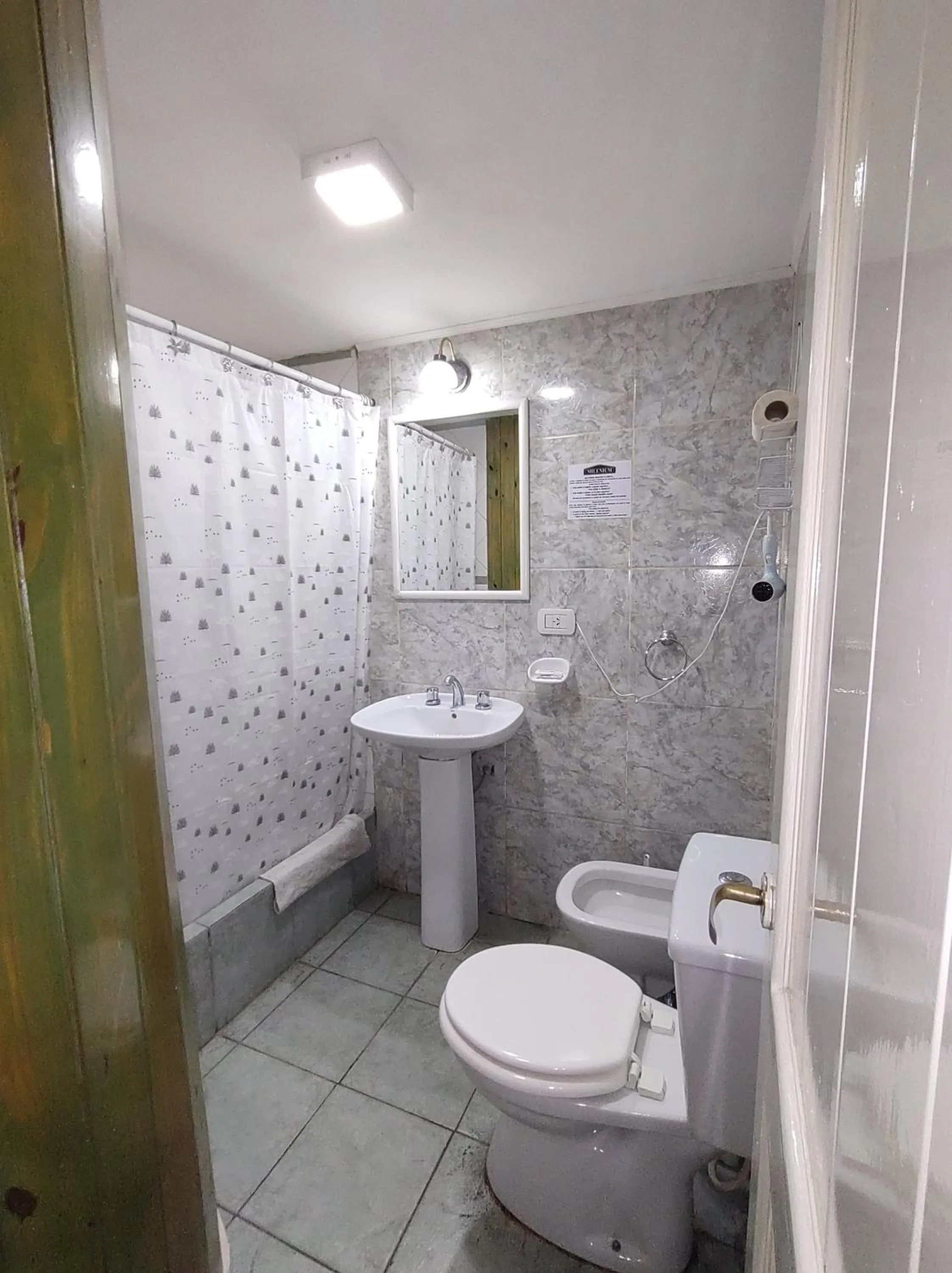 Shower in Plaza Milenium