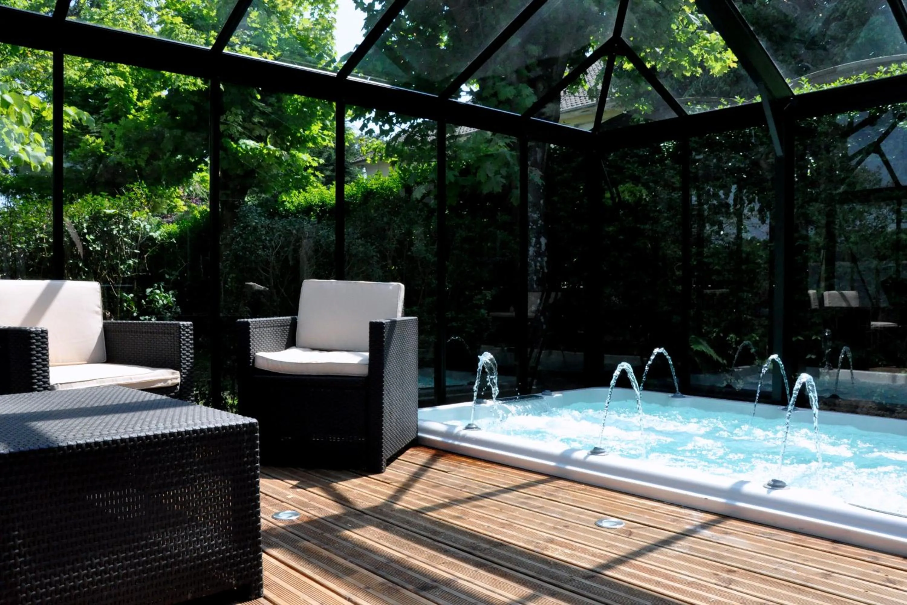 Hot Tub in Hostellerie et SPA de la Vieille Ferme