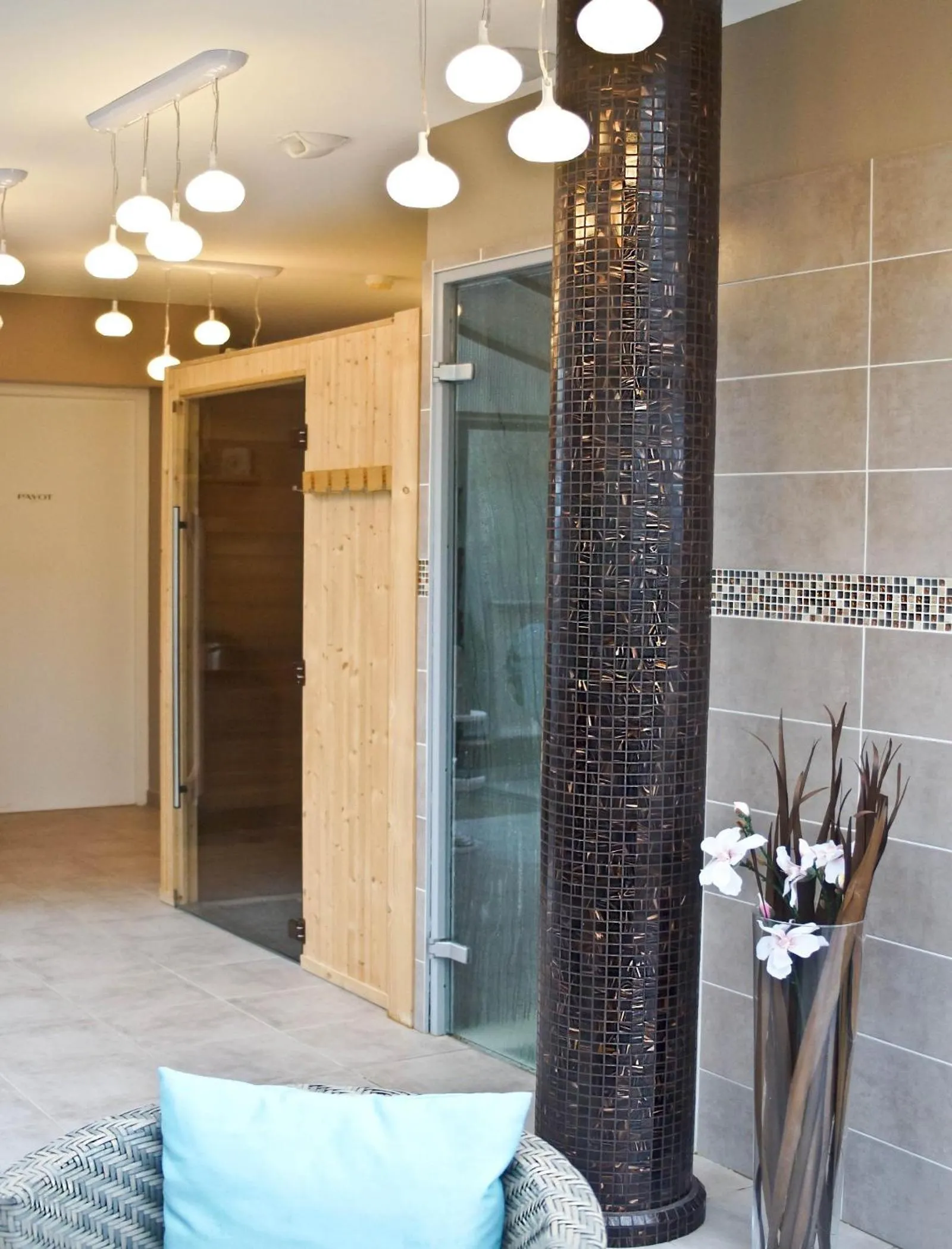 Spa and wellness centre/facilities in Hostellerie et SPA de la Vieille Ferme