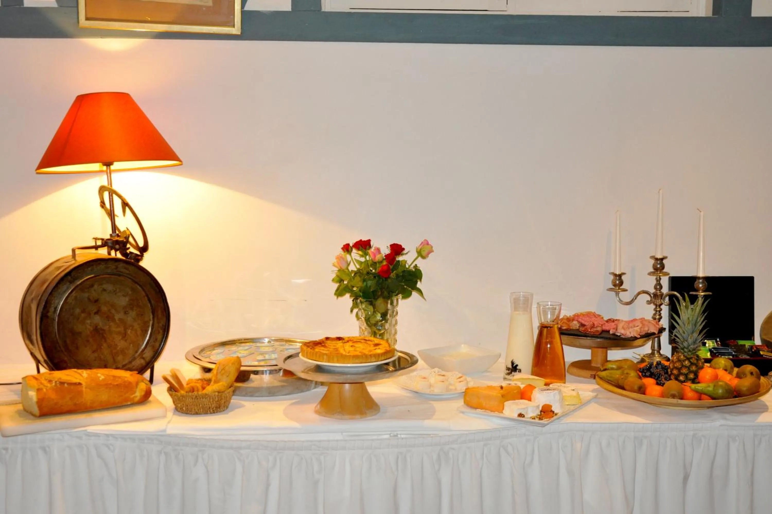 Buffet breakfast in Hostellerie et SPA de la Vieille Ferme