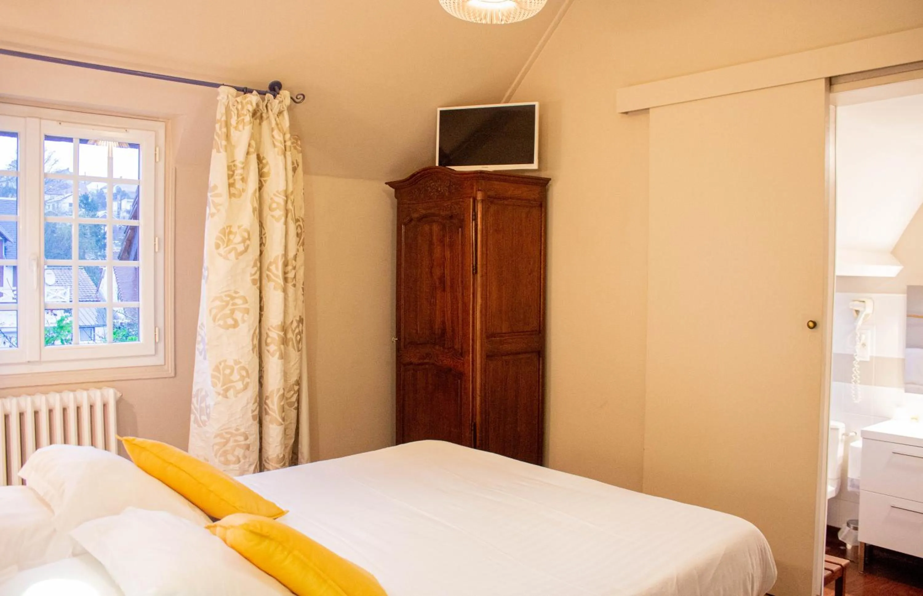 Bed in Hostellerie et SPA de la Vieille Ferme