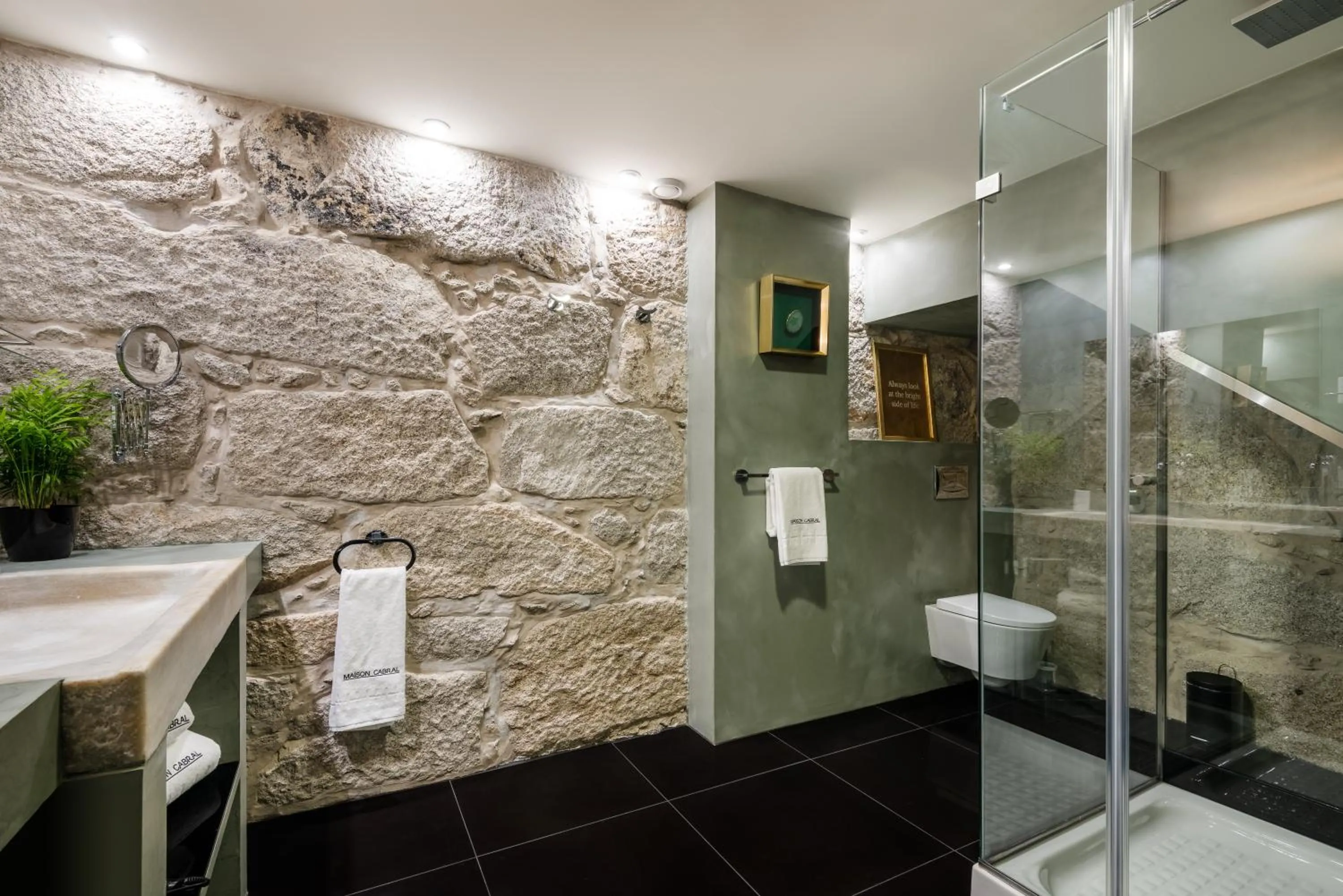 Shower in Maison Cabral