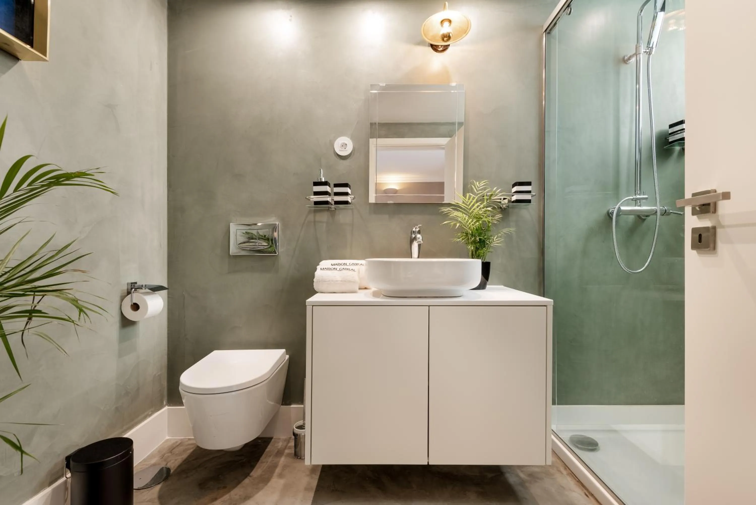 Shower in Maison Cabral