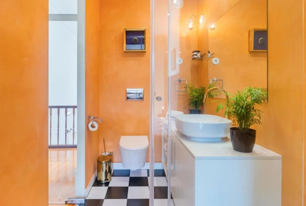 Toilet in Maison Cabral