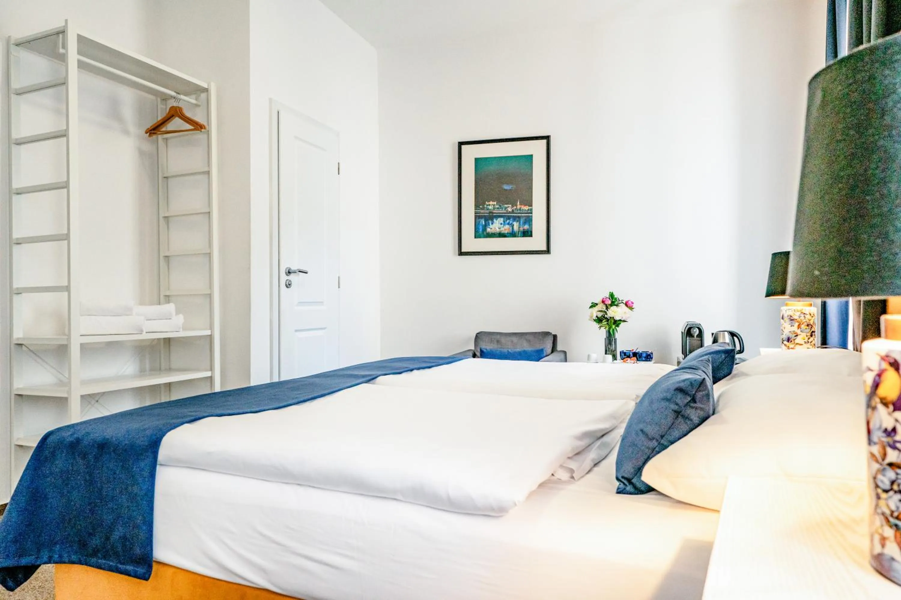 Bedroom, Bed in BlueBell Hotel