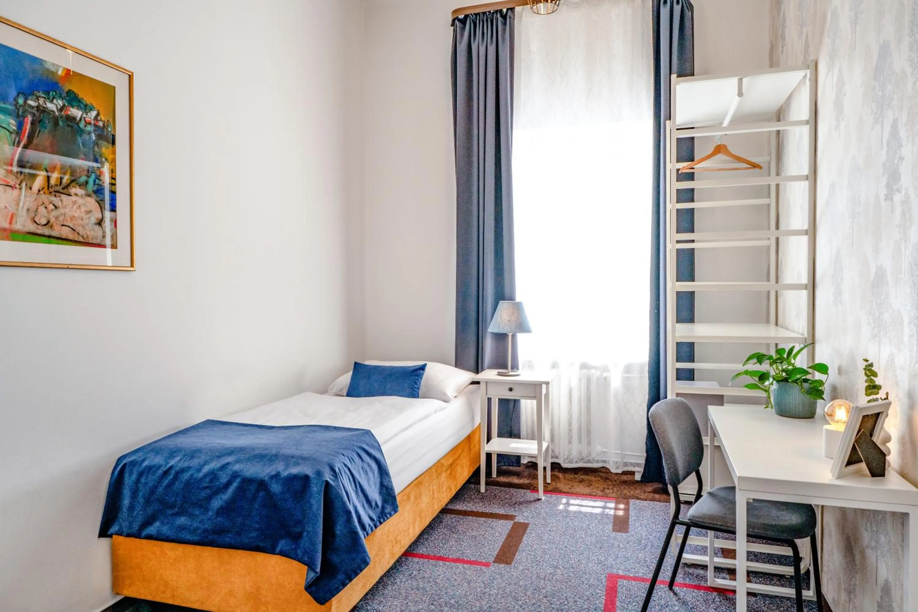 Photo of the whole room, Bed in BlueBell Hotel