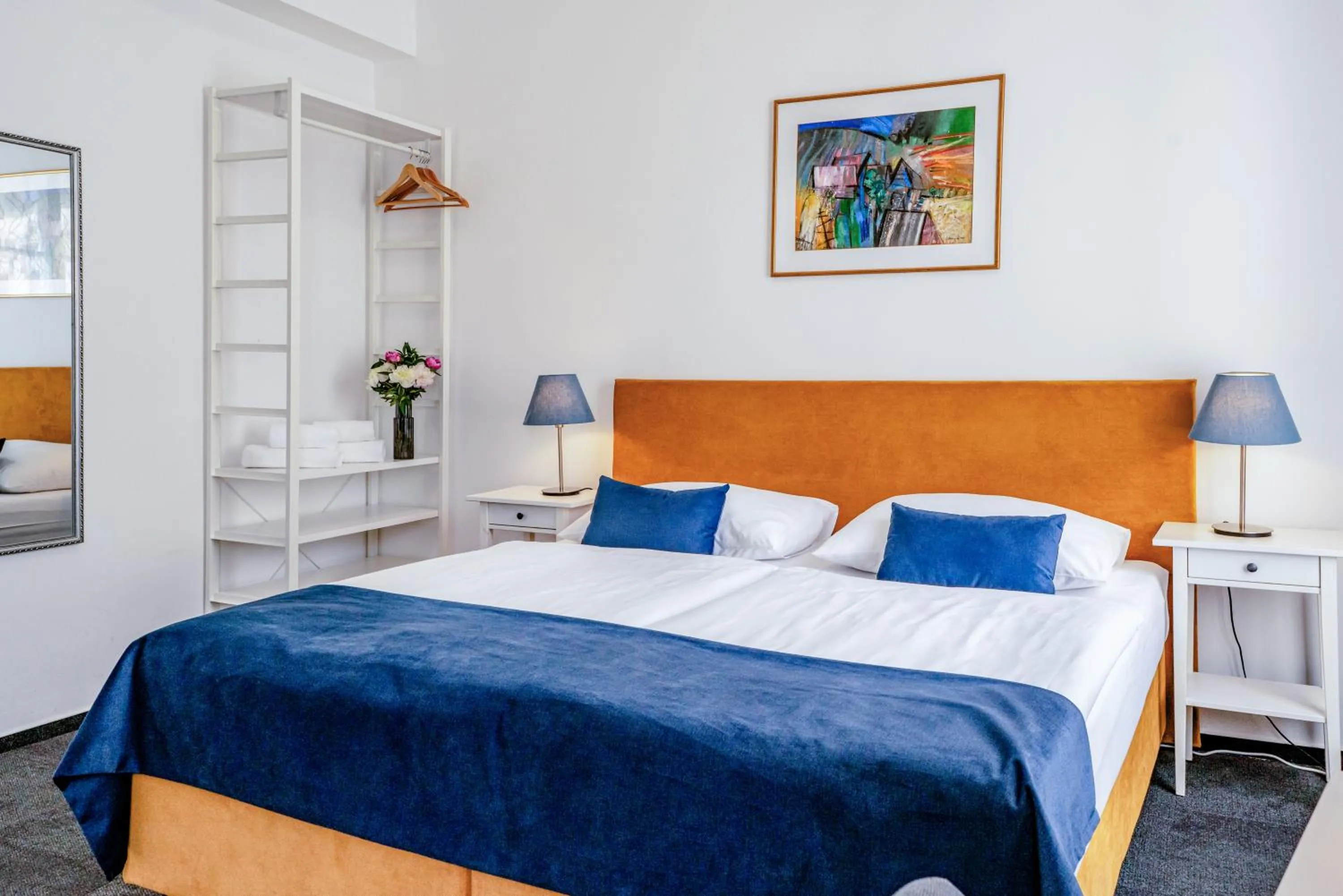 Photo of the whole room, Bed in BlueBell Hotel